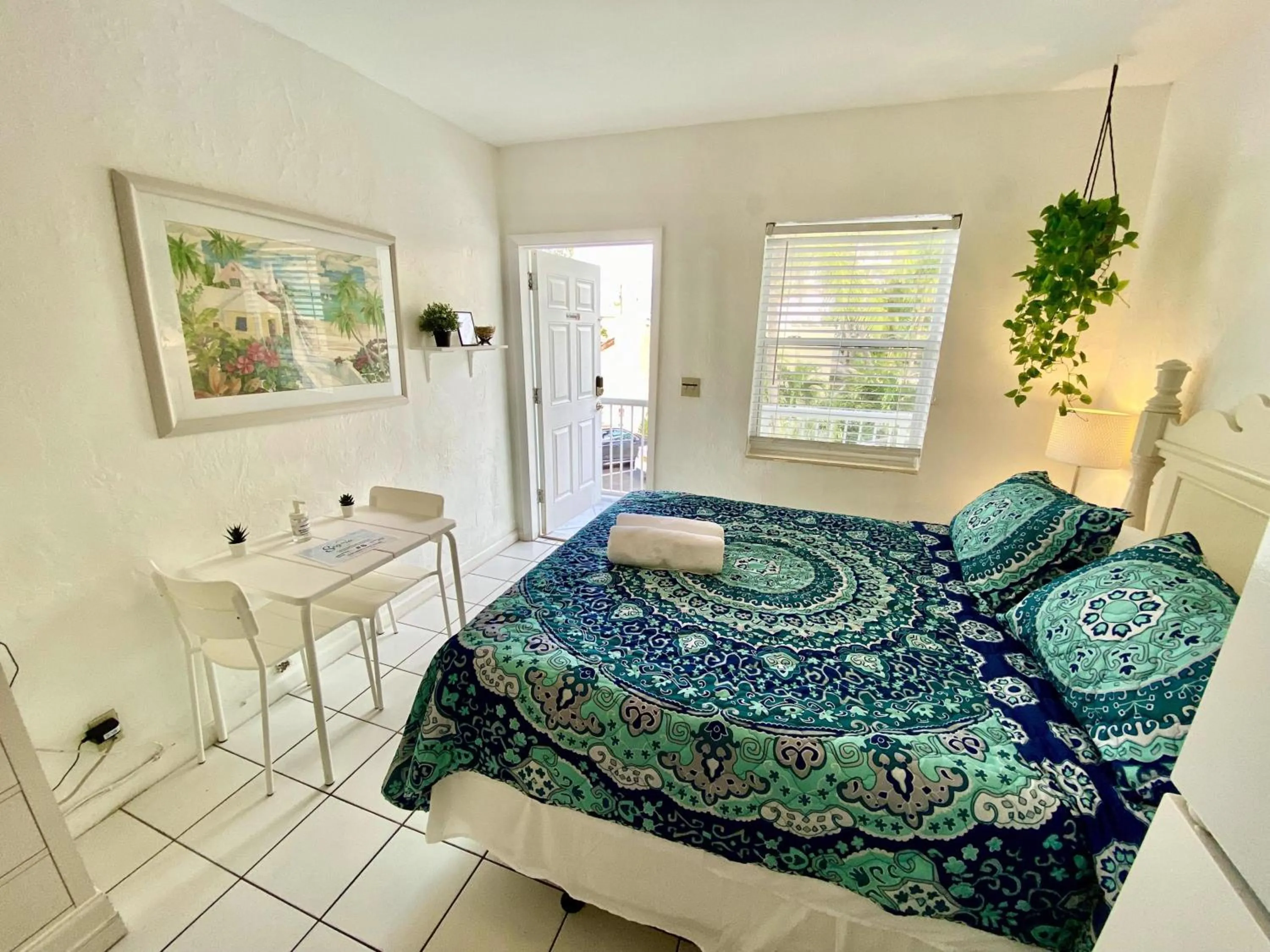 Property building, Bed in Southwinds Inn by The Gold Nests