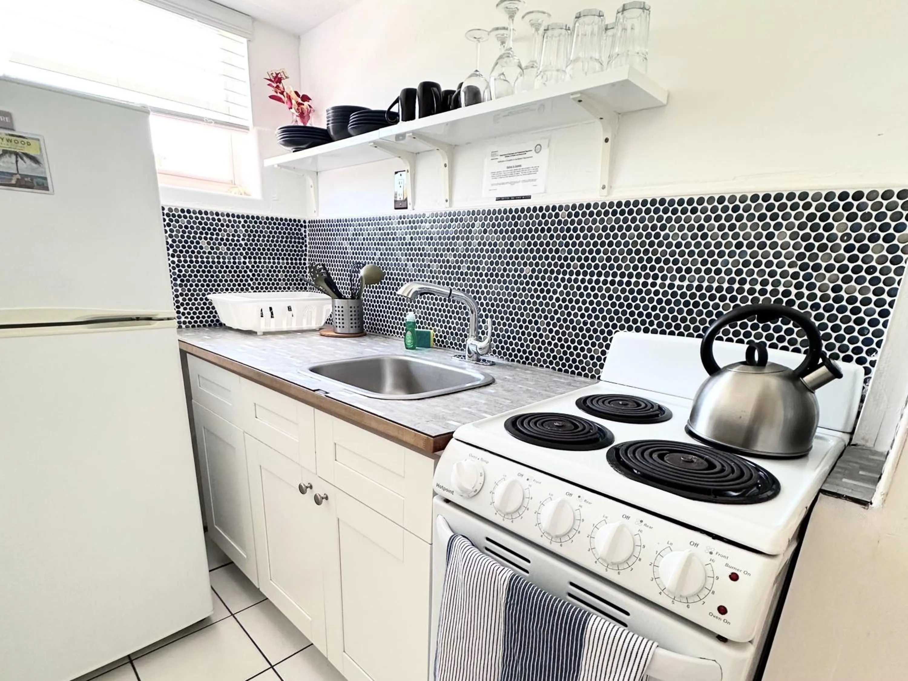 Coffee/tea facilities in Southwinds Inn by The Gold Nests