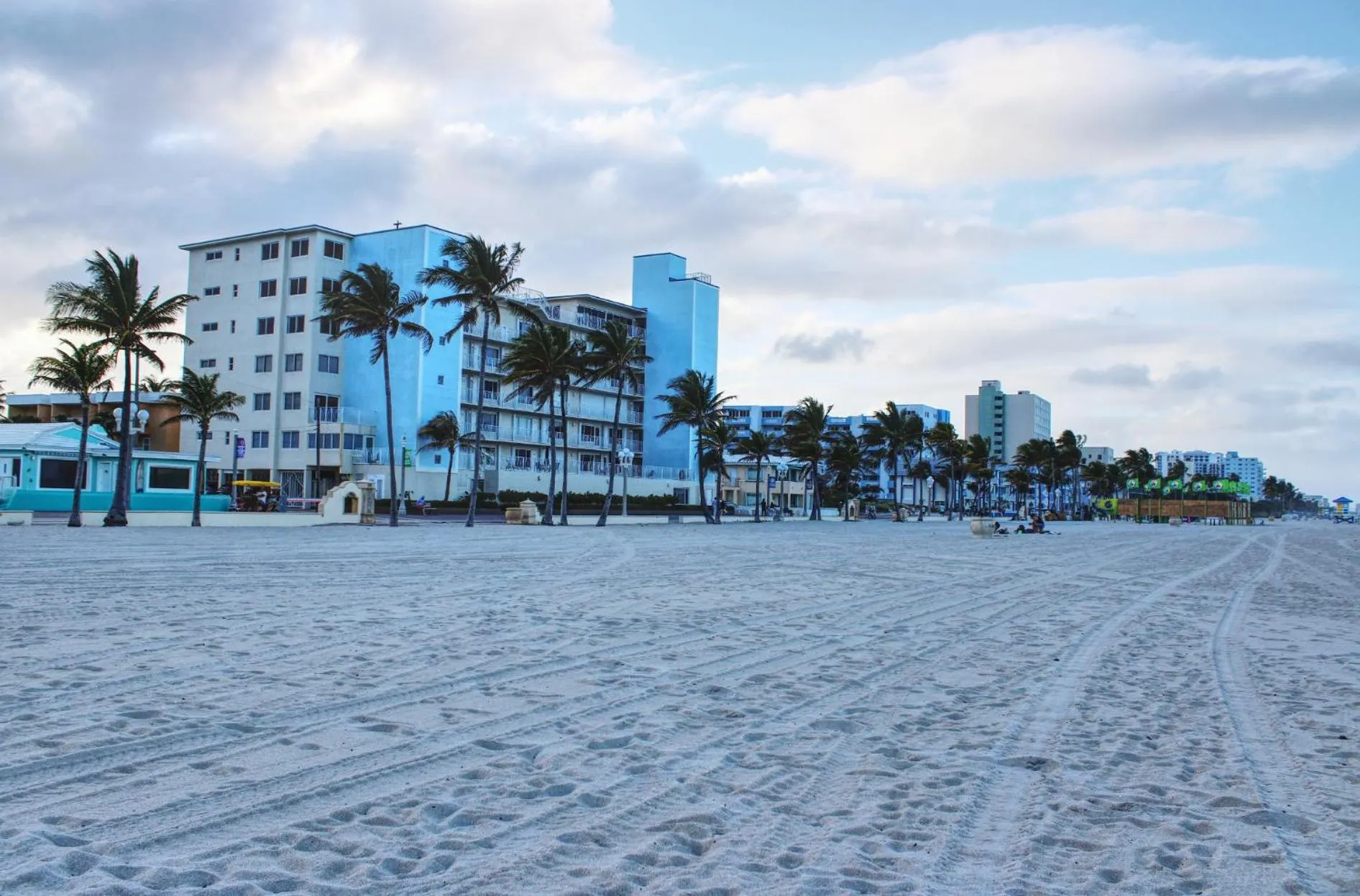 Beach in Southwinds Inn by The Gold Nests