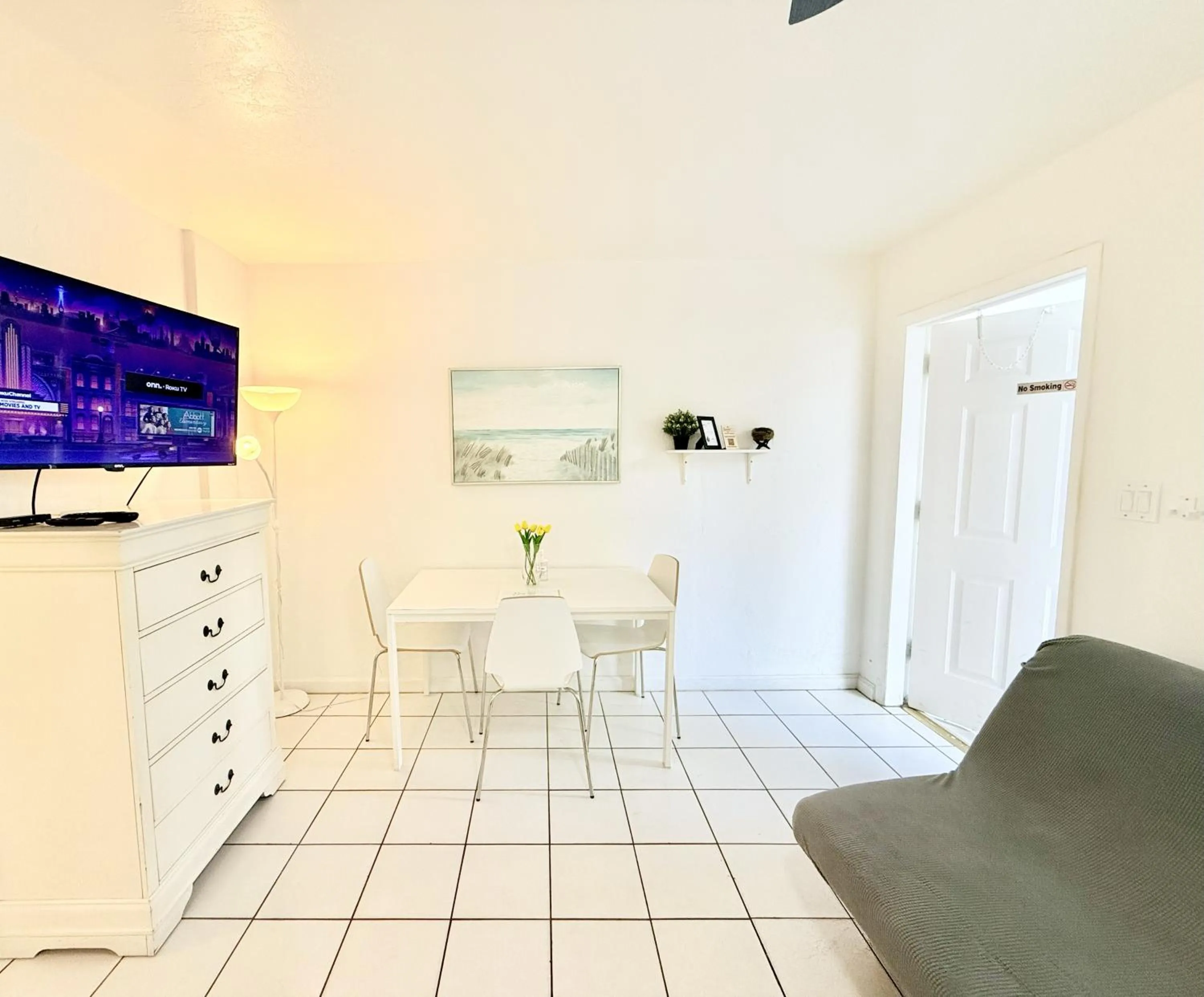 Bed in Southwinds Inn by The Gold Nests