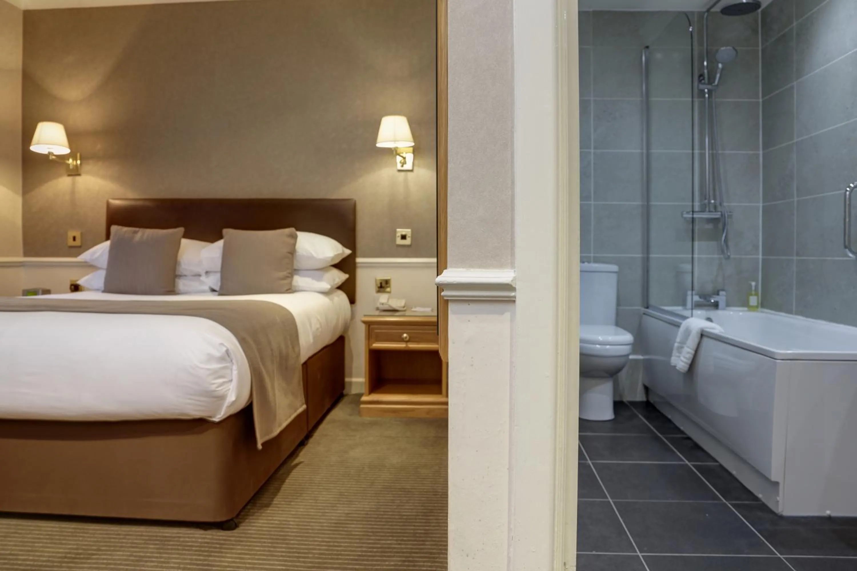 Bed in Oaks Hotel and Leisure Club