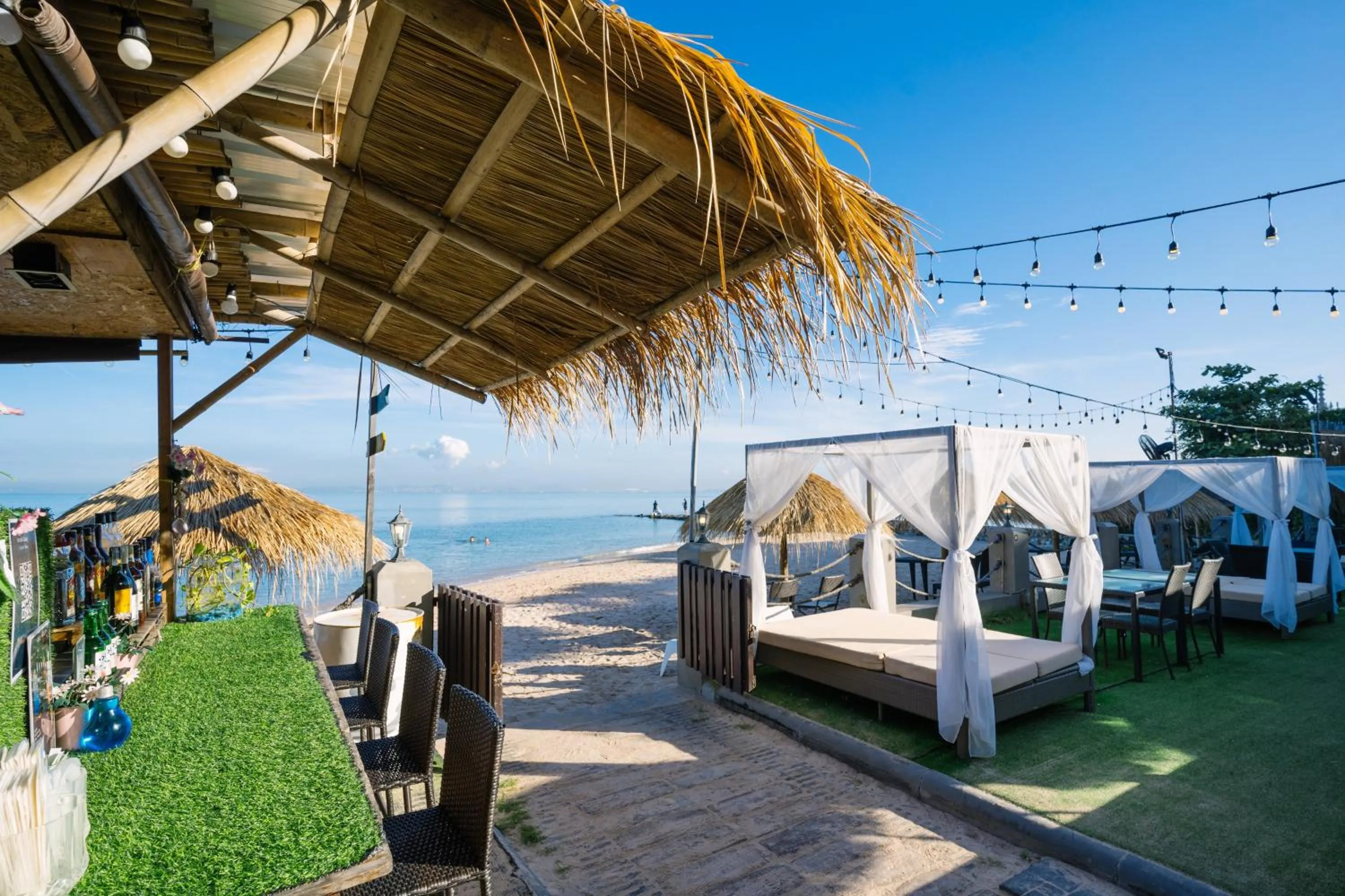 Area and facilities in Golden Tulip Pattaya Beachfront Resort