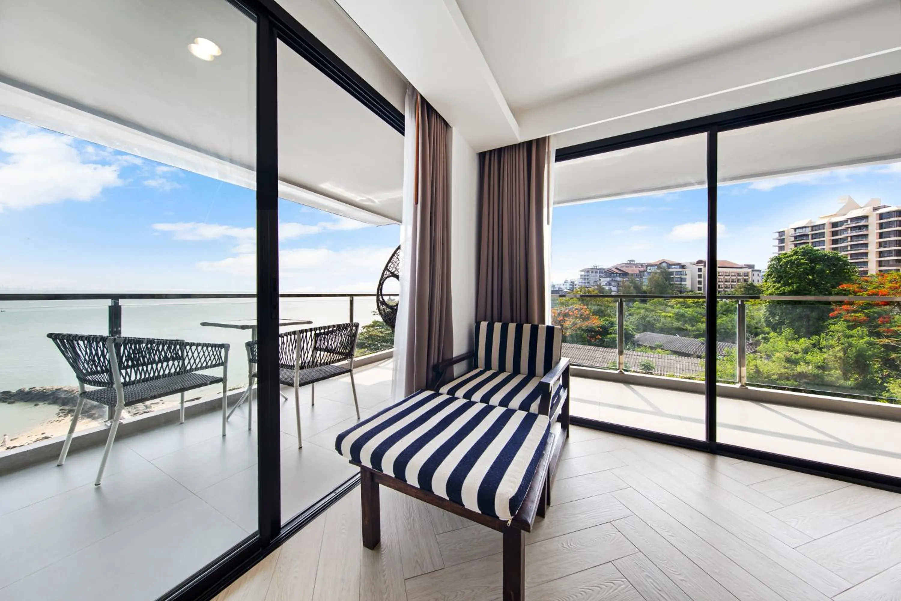 Balcony/Terrace in Golden Tulip Pattaya Beachfront Resort