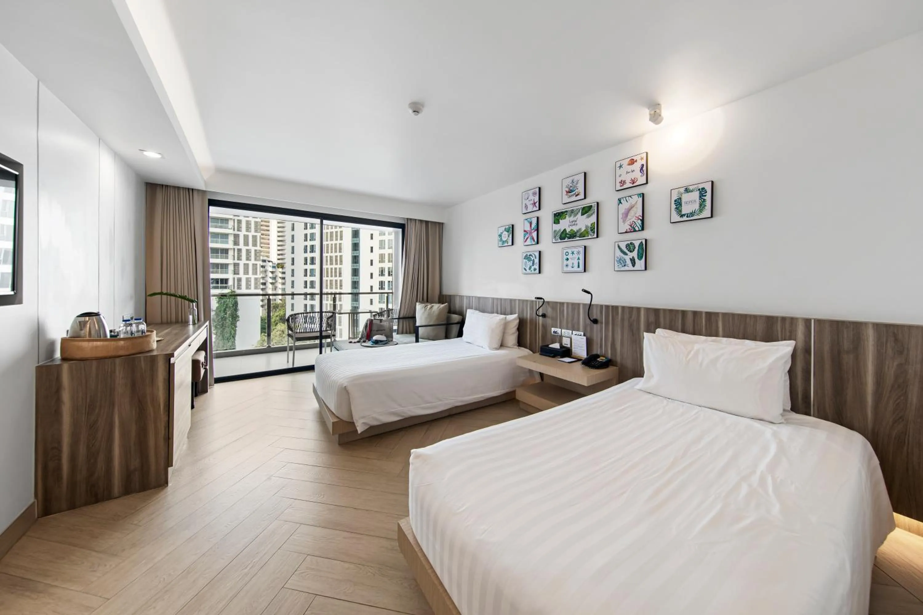 Bedroom, Bed in Golden Tulip Pattaya Beachfront Resort