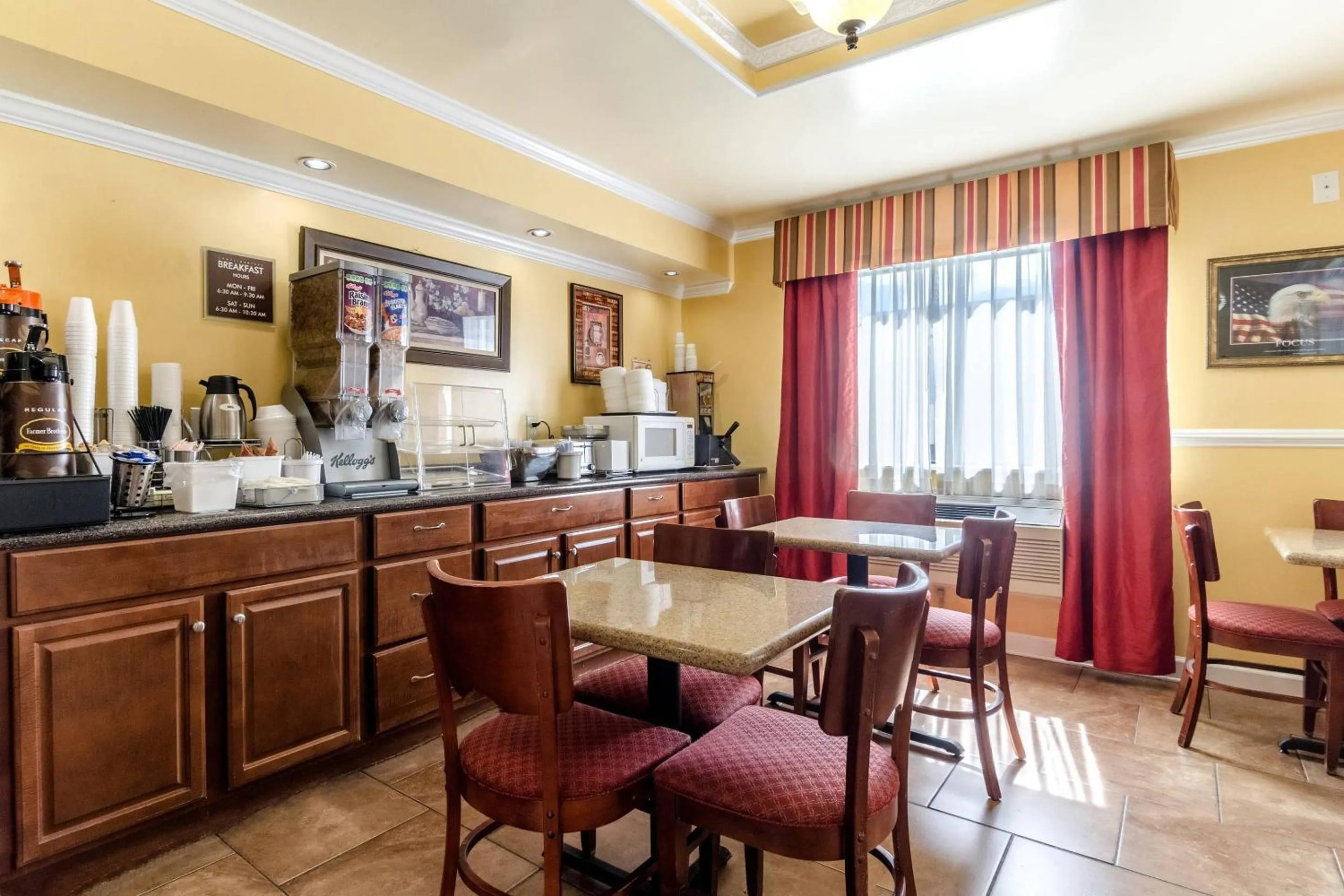 Breakfast in Rodeway Inn & Suites Jacksonville near Camp Lejeune