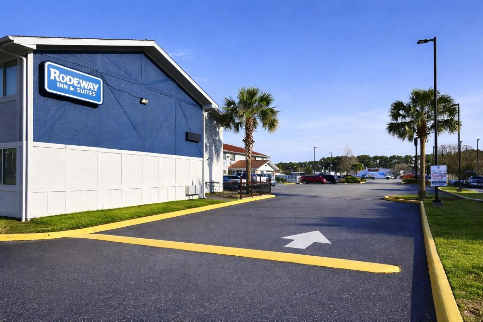 Property building in Rodeway Inn & Suites Jacksonville near Camp Lejeune
