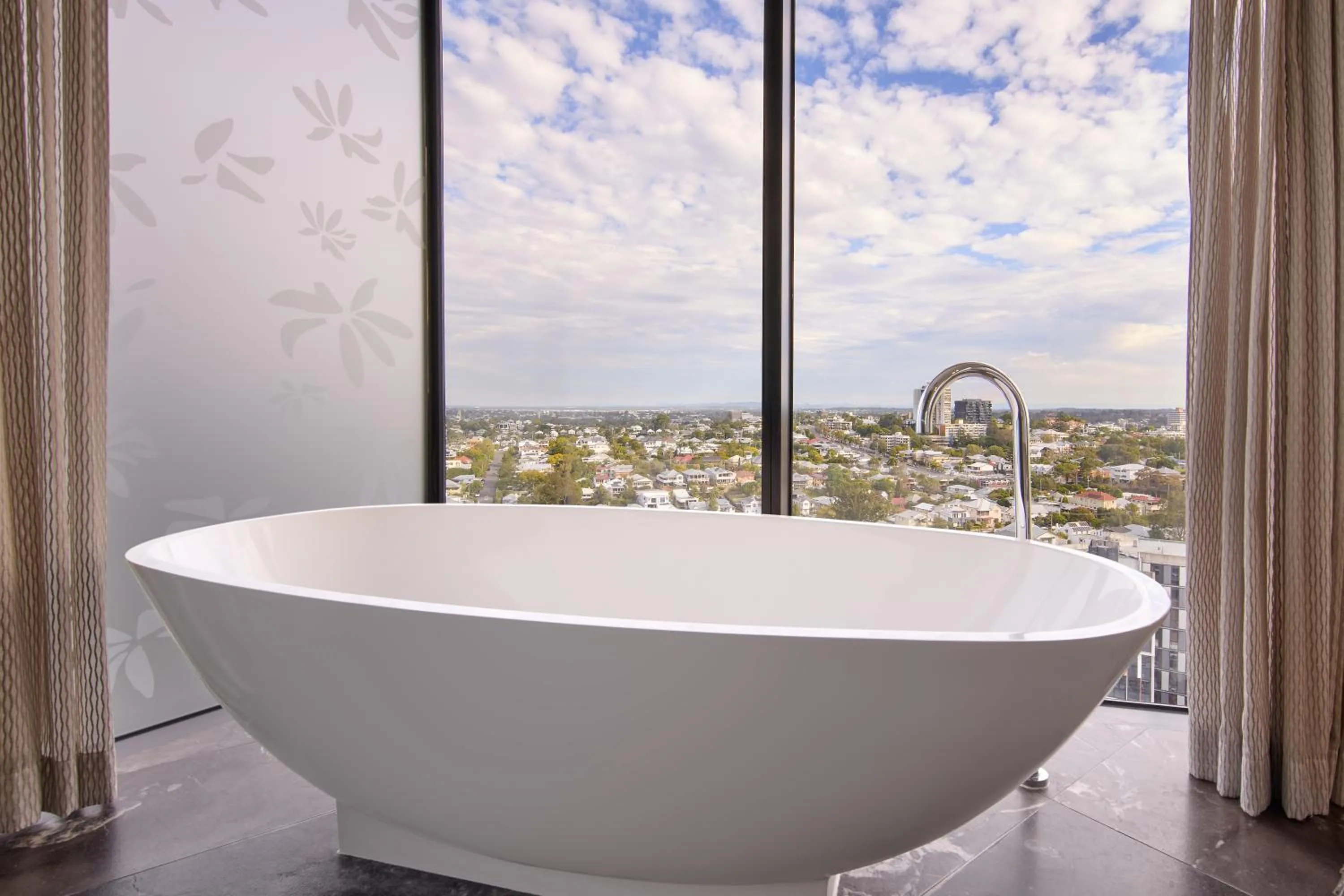 Bath in Emporium Hotel South Bank