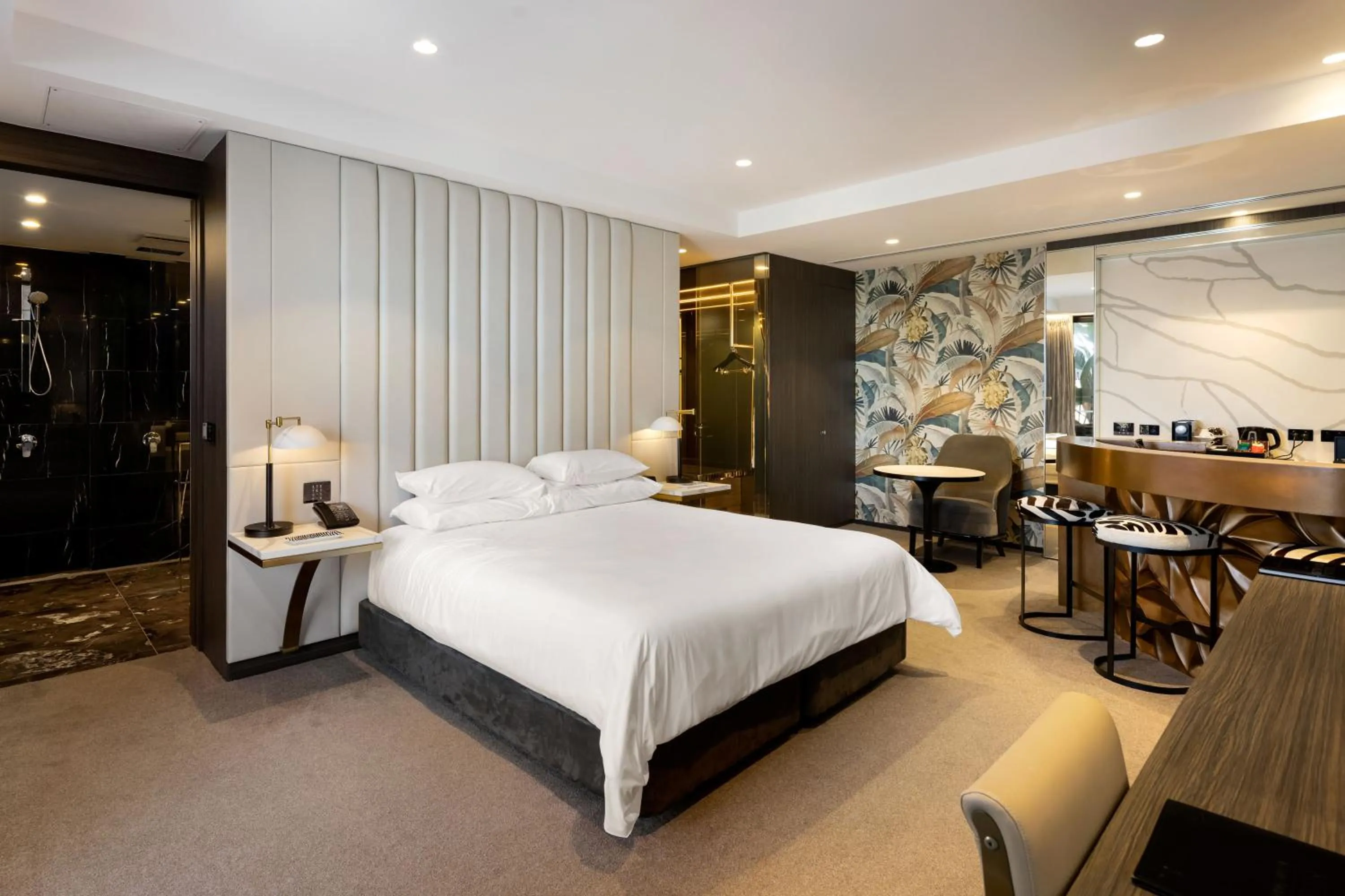 Pool view, Bed in Emporium Hotel South Bank