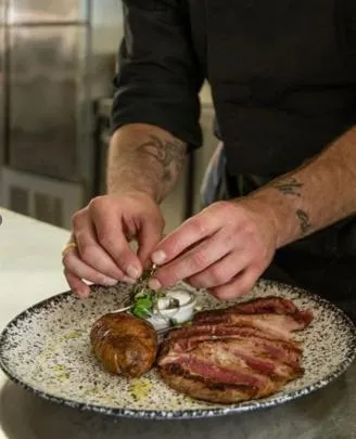 Restaurant/places to eat in Apartamentos Castaví