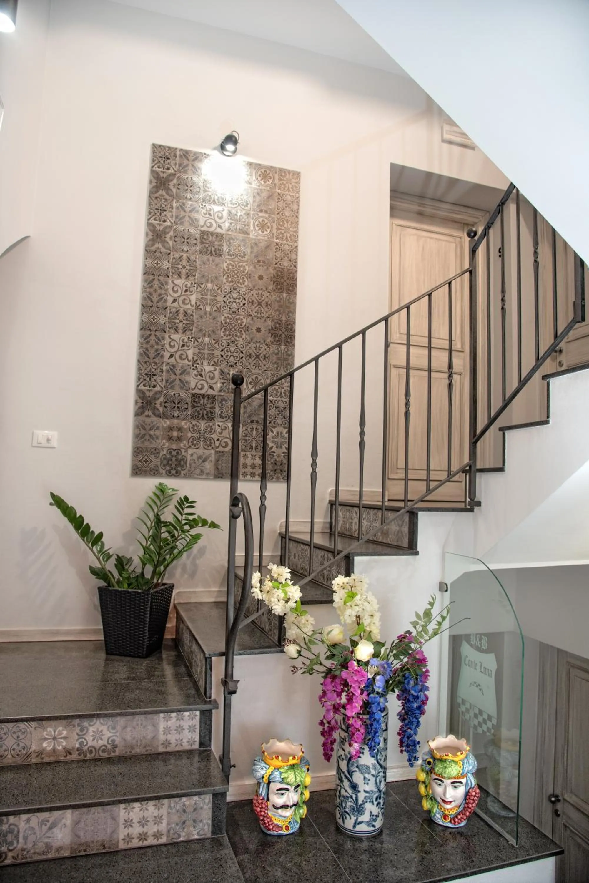 Decorative detail in Bed and Breakfast Conte Luna