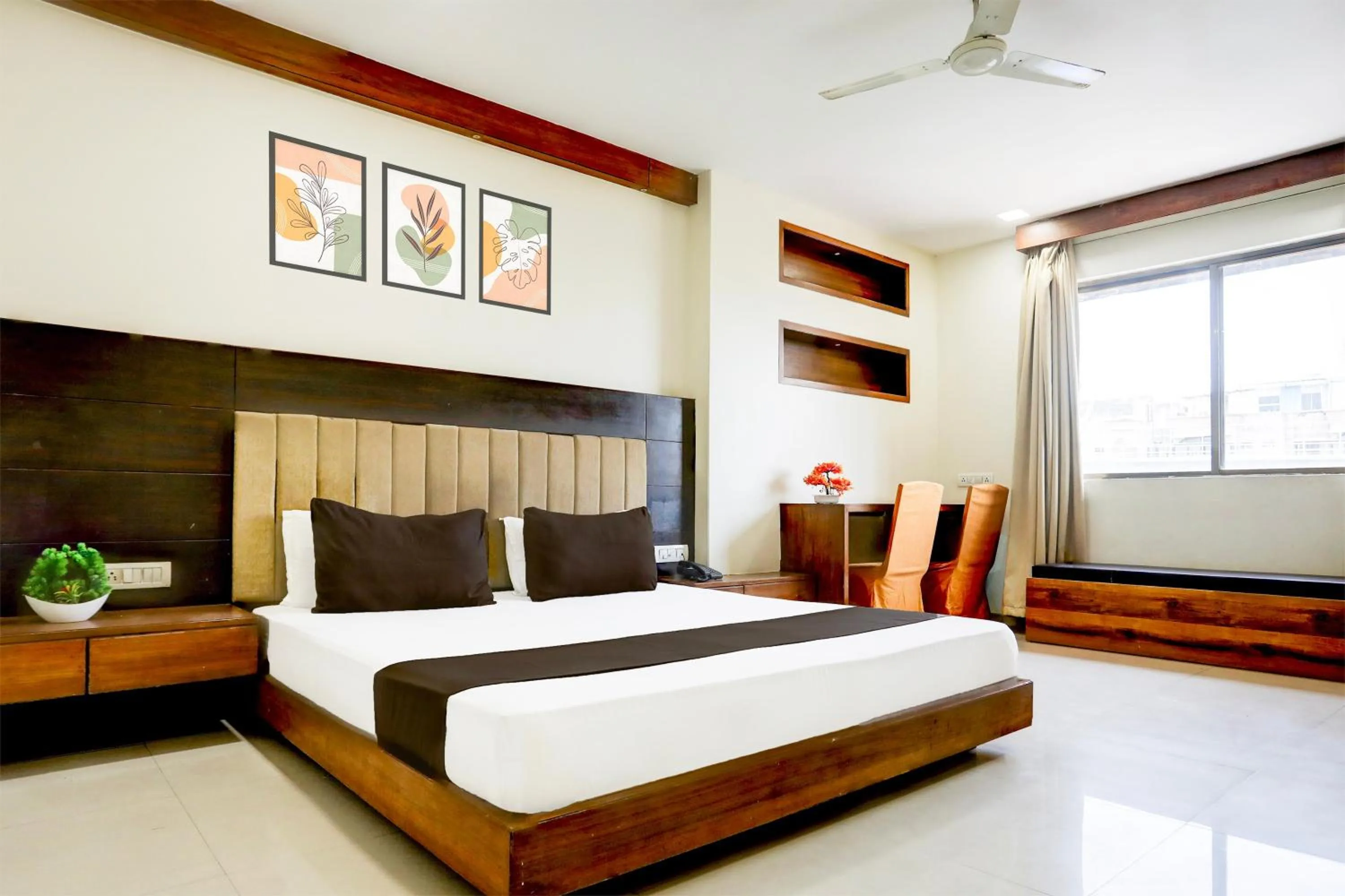 Bedroom, Bed in Super Townhouse Prahladnagar