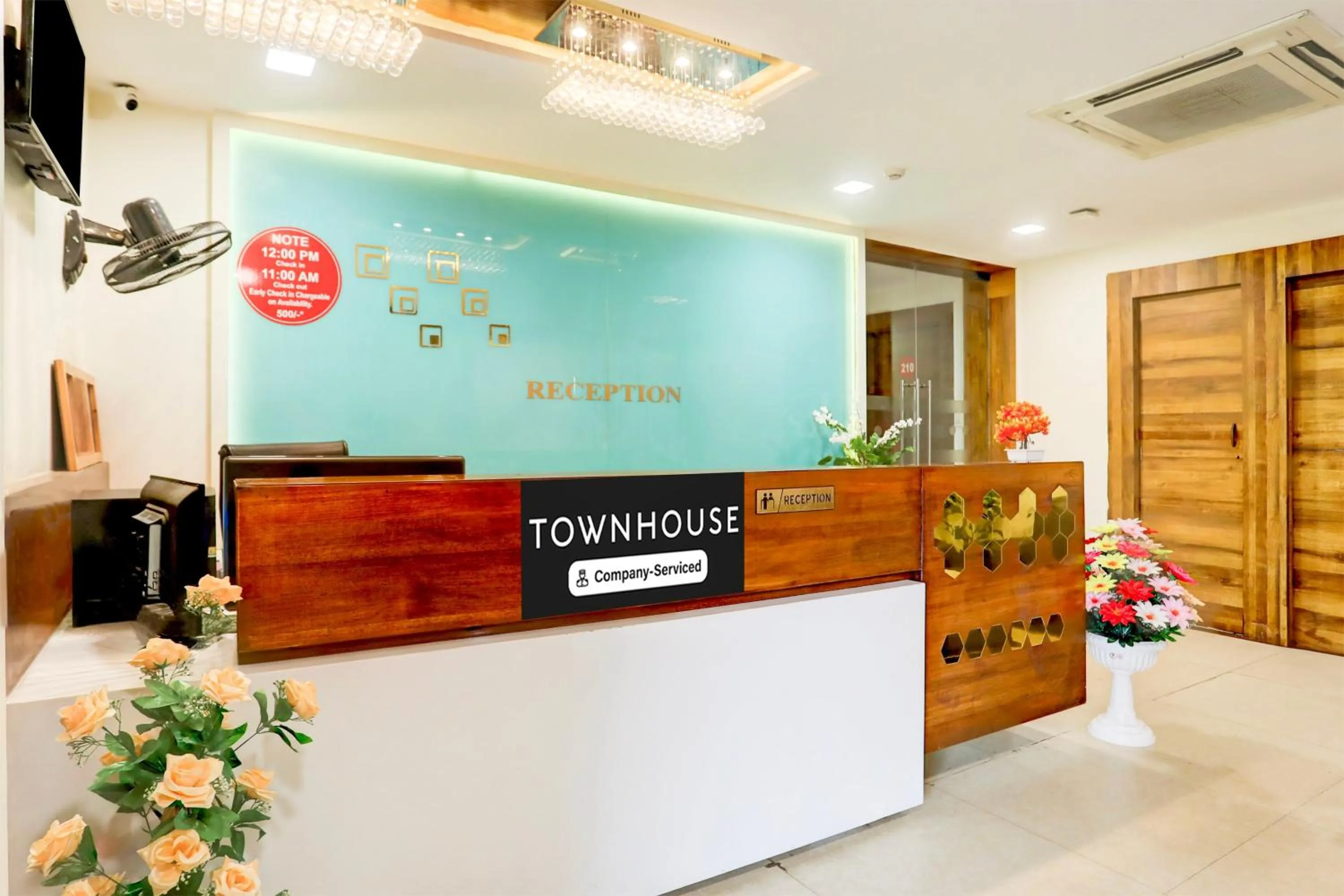 Lobby or reception in Super Townhouse Prahladnagar