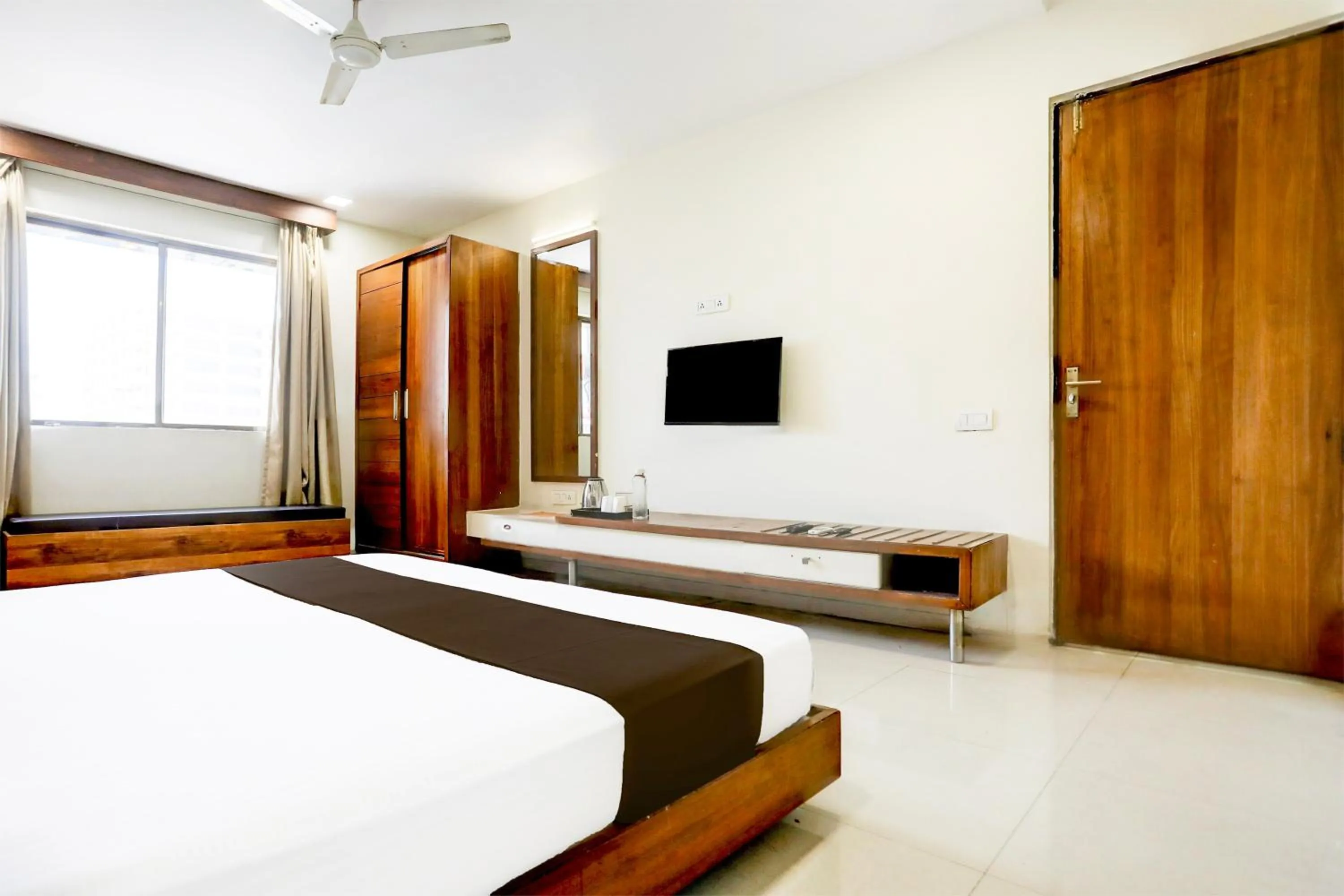Bedroom, Bed in Super Townhouse Prahladnagar