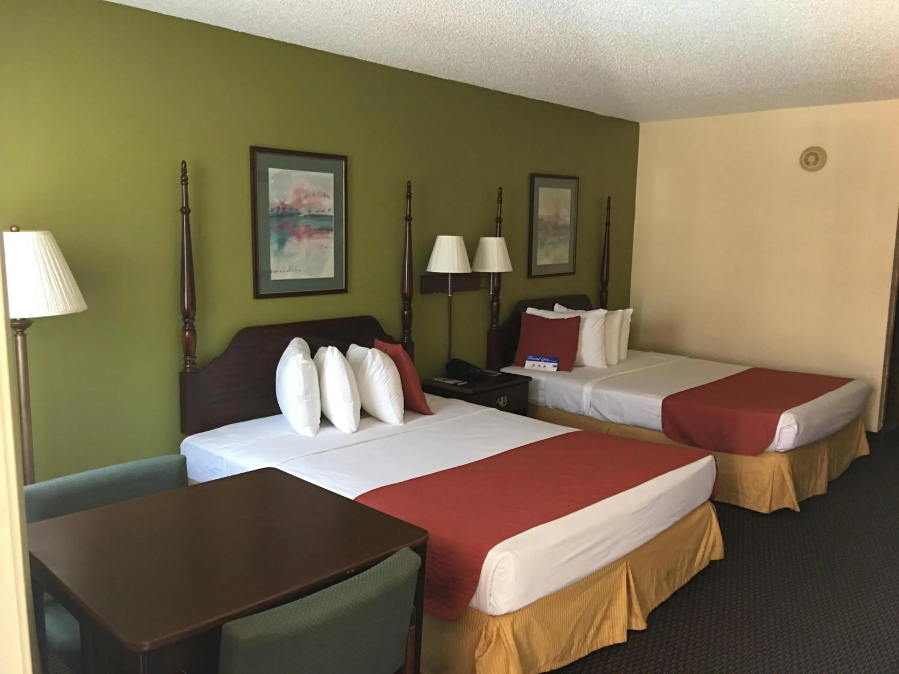 Bedroom, Bed in Americas Best Value Inn - Malvern