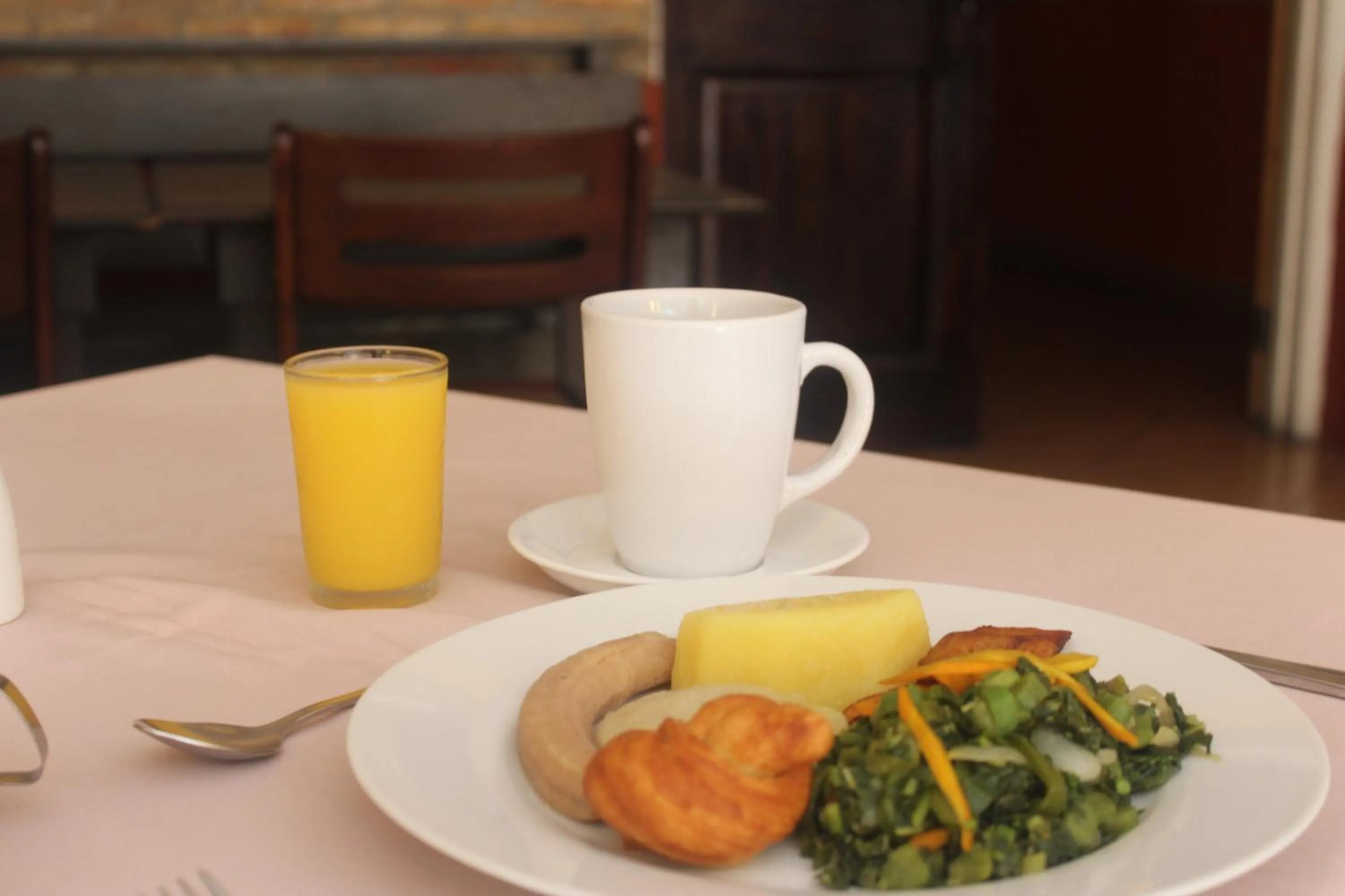 Restaurant/places to eat in Altamont West Hotel