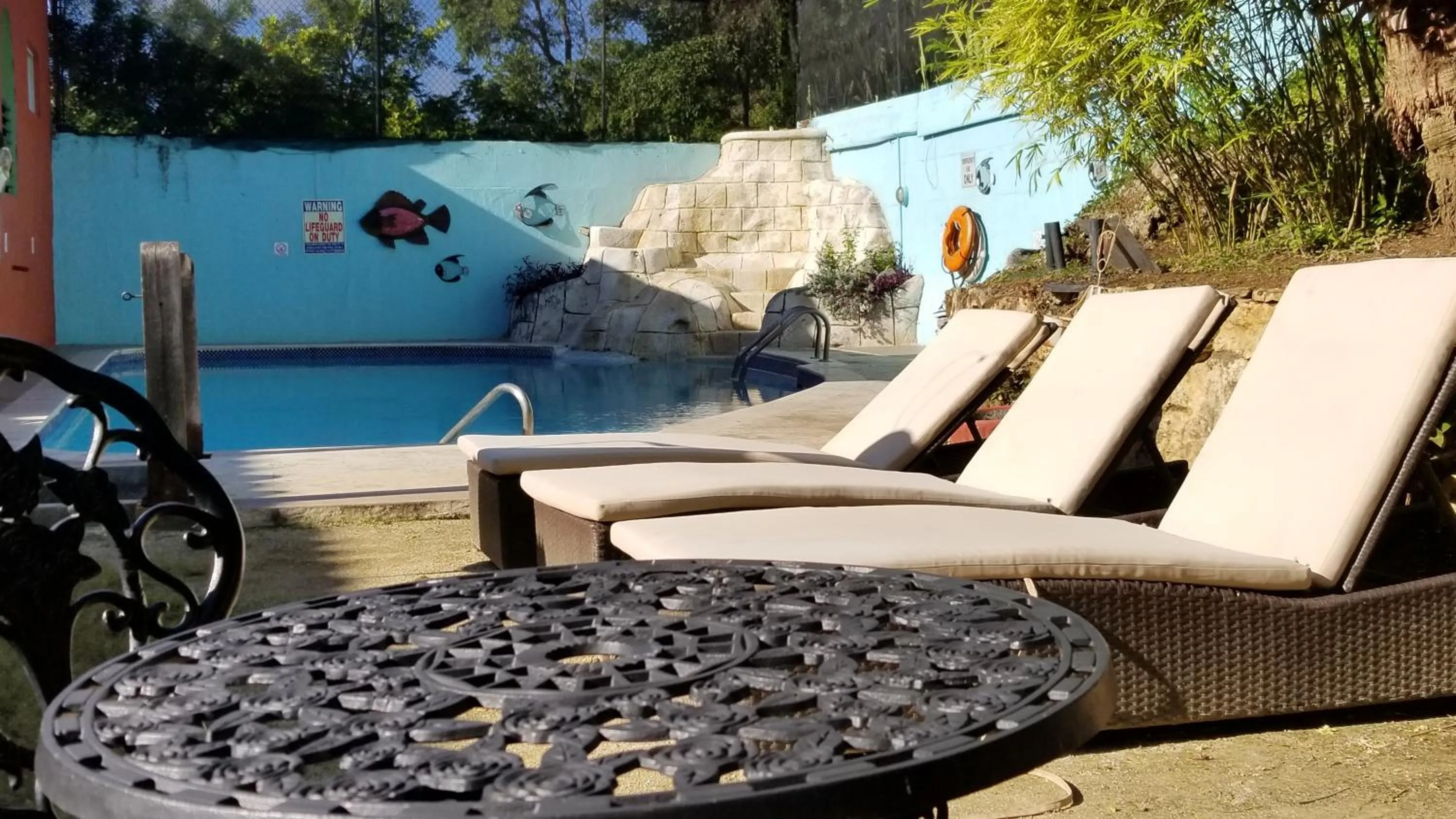 Swimming pool in Altamont West Hotel