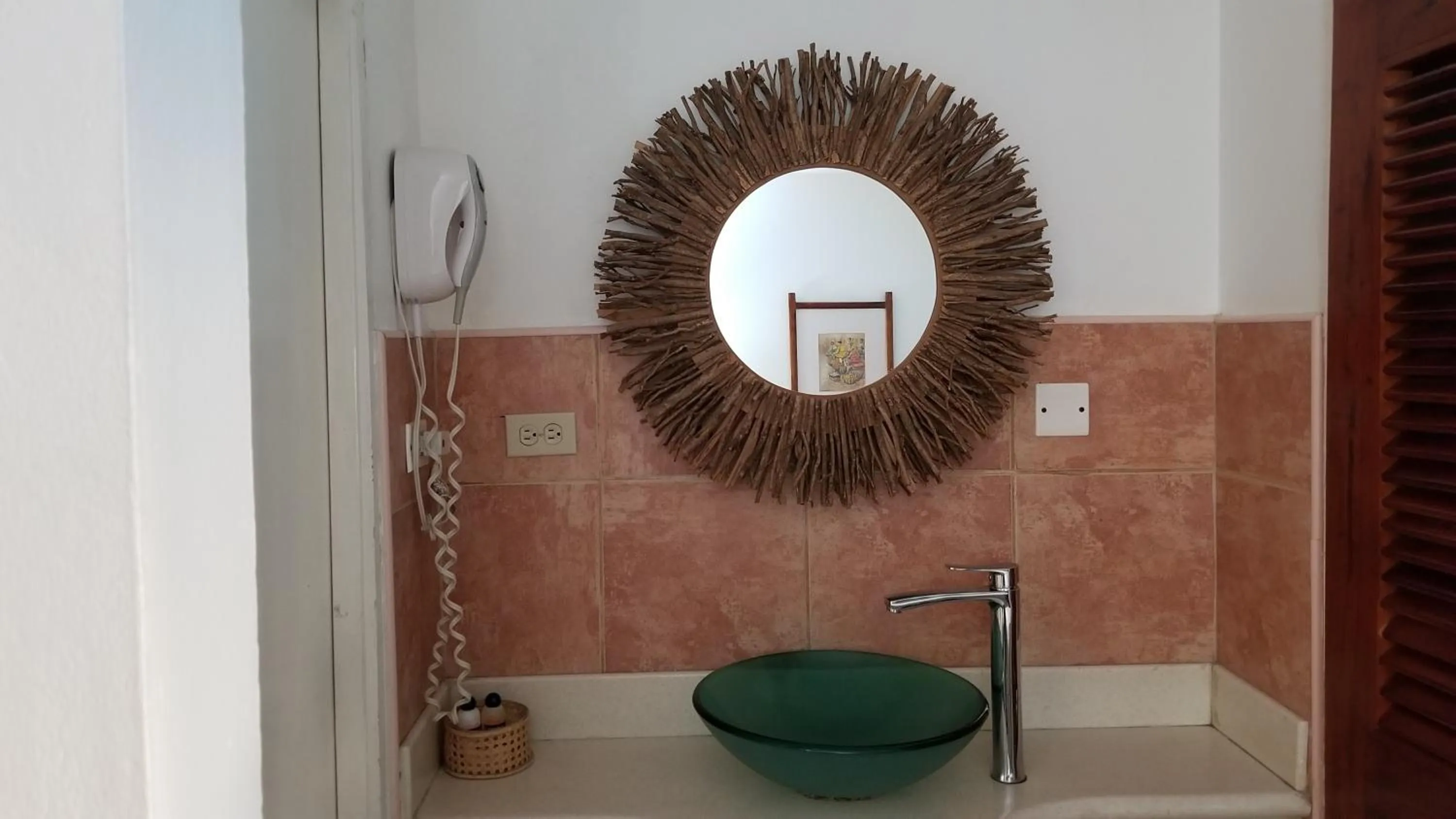 Bathroom in Altamont West Hotel