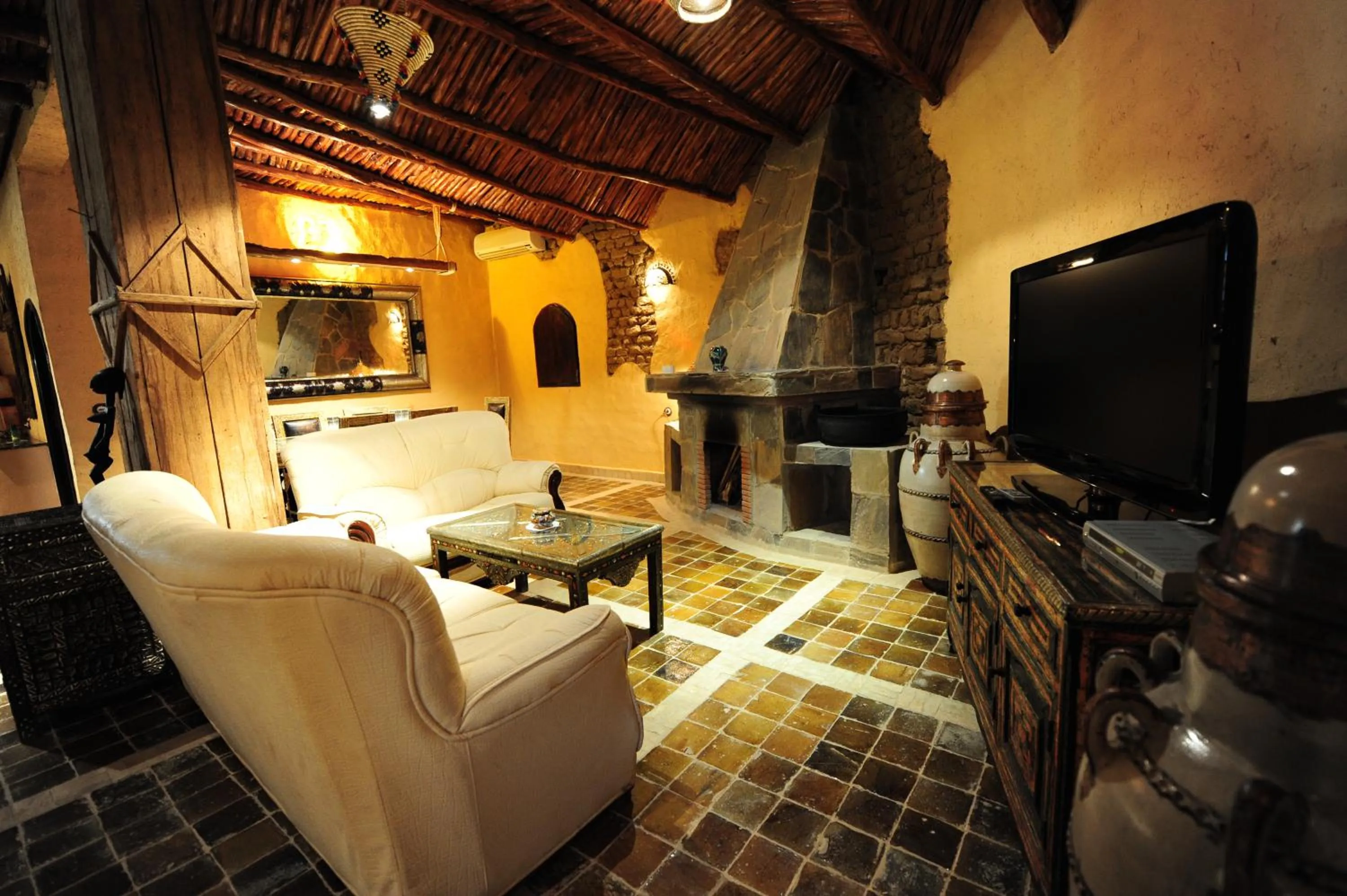 Photo of the whole room in Kasbah Hotel Tombouctou