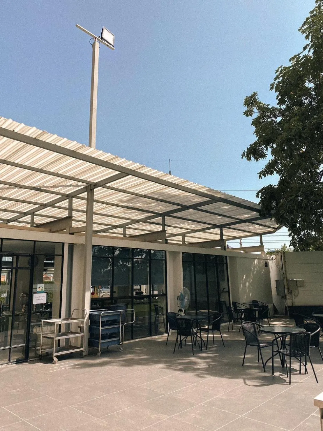 Restaurant/places to eat in Phurinda Residence