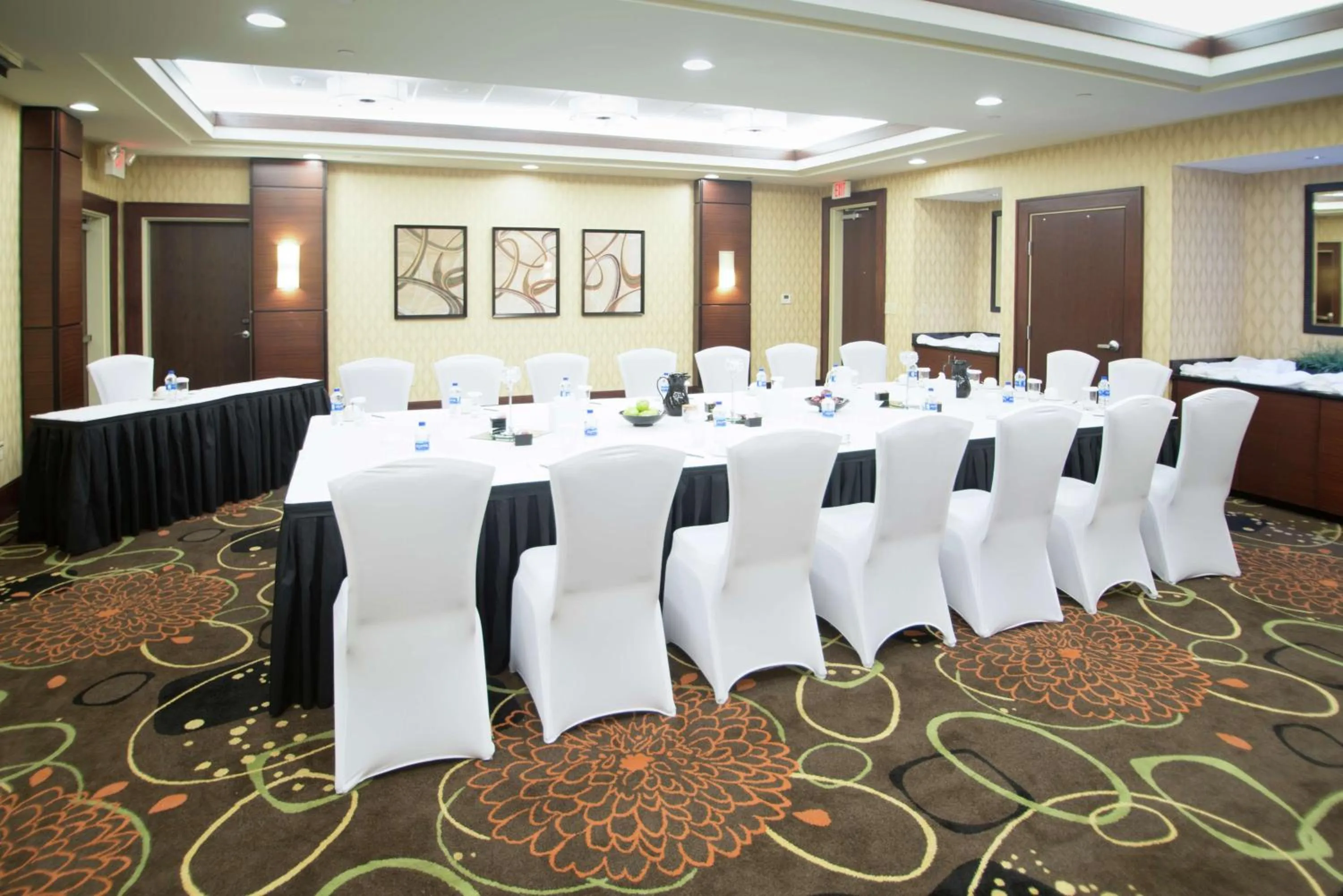 Meeting/conference room in Embassy Suites by Hilton Fayetteville Fort Bragg