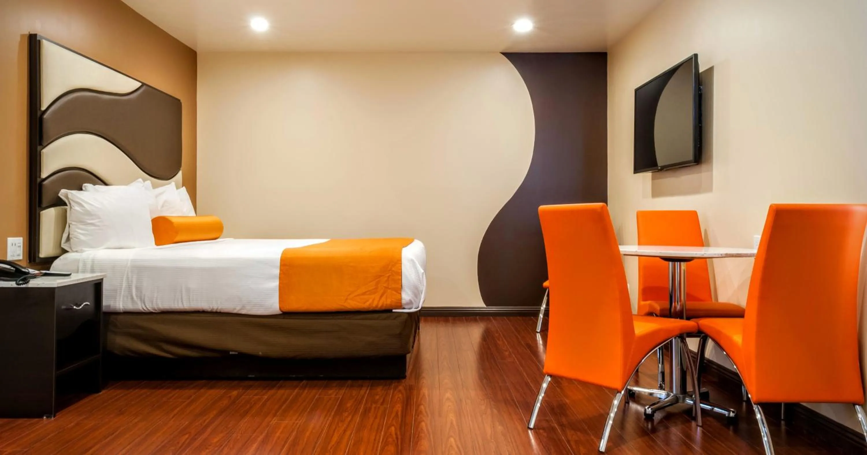 Other, Bed in Redondo Pier Inn