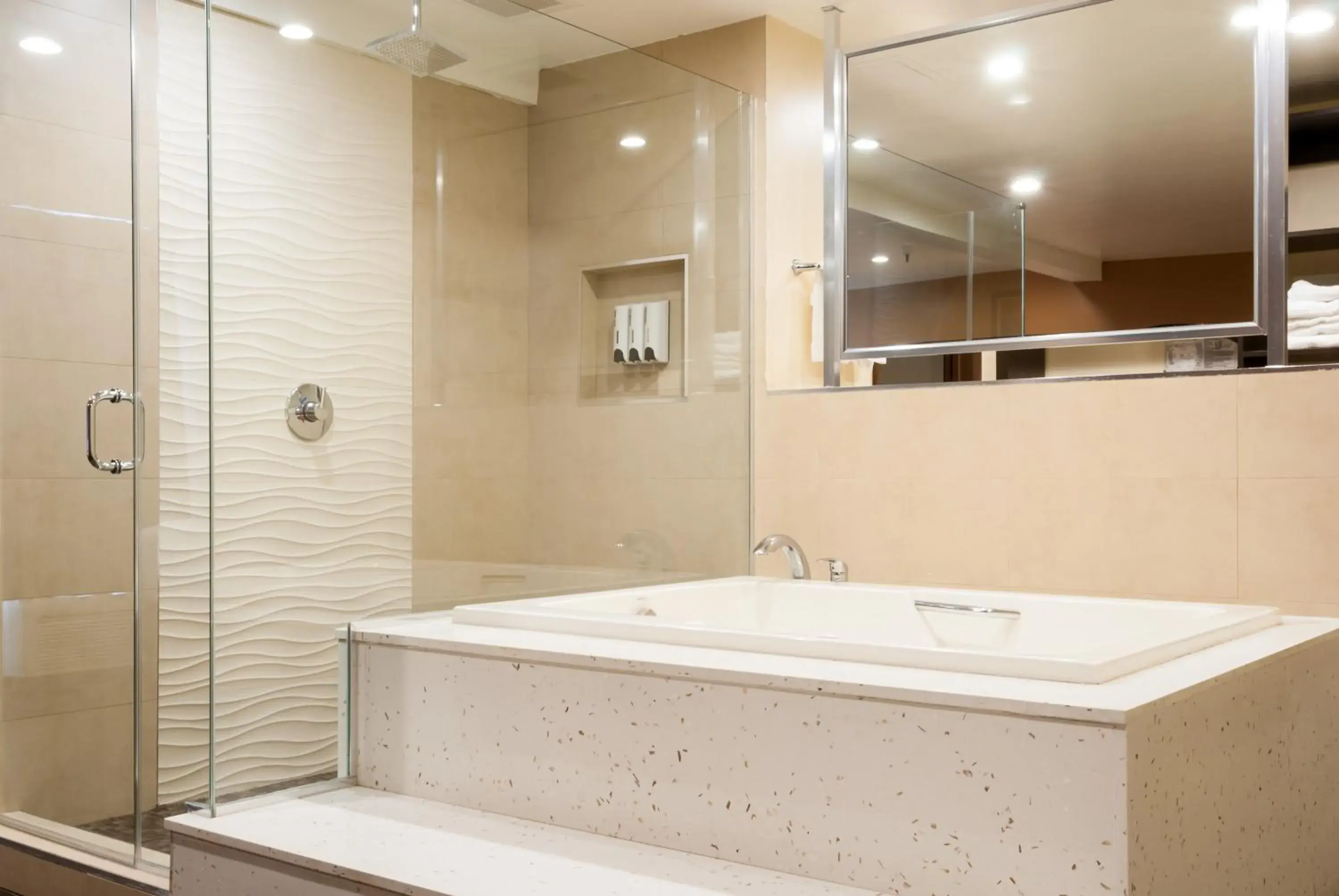 Romance Spa Suite in Redondo Pier Inn Romance Spa Suite in Redondo Pier Inn