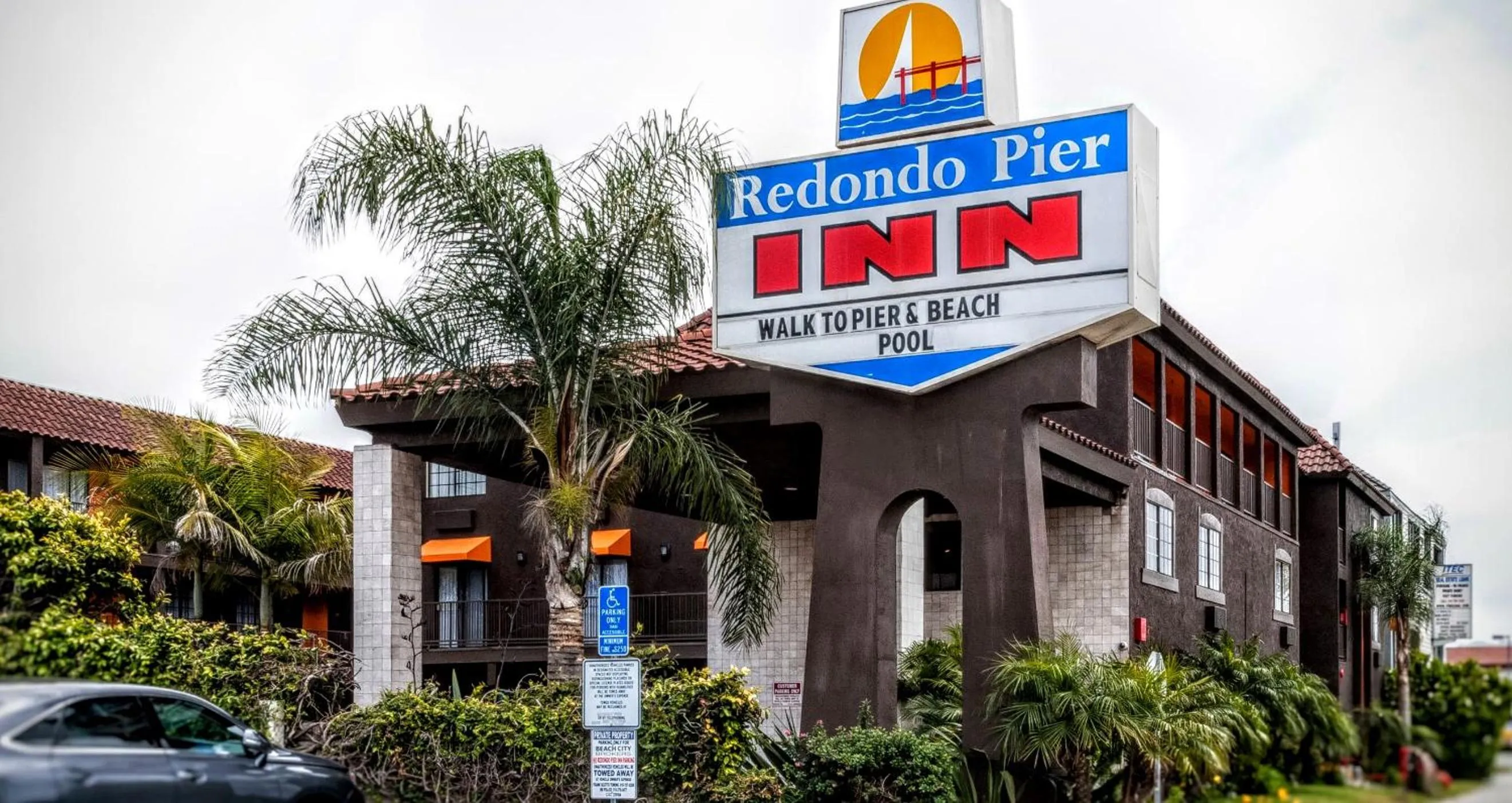 Property building in Redondo Pier Inn