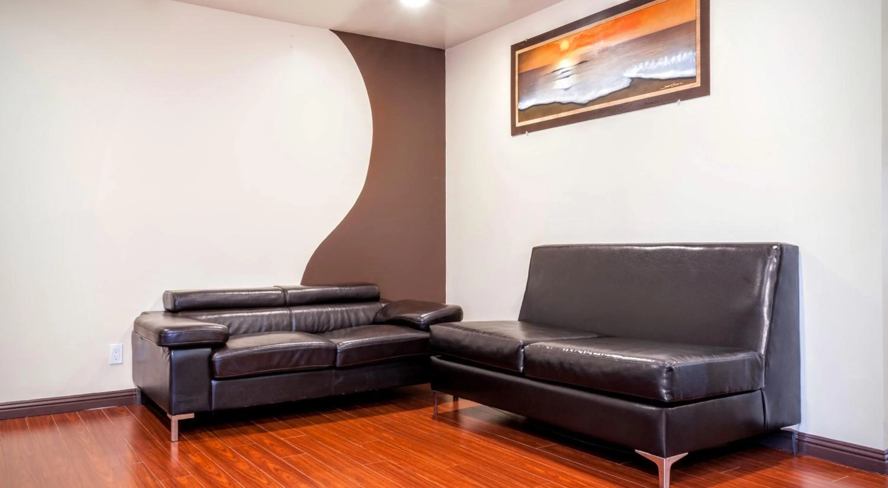 Living room in Redondo Pier Inn