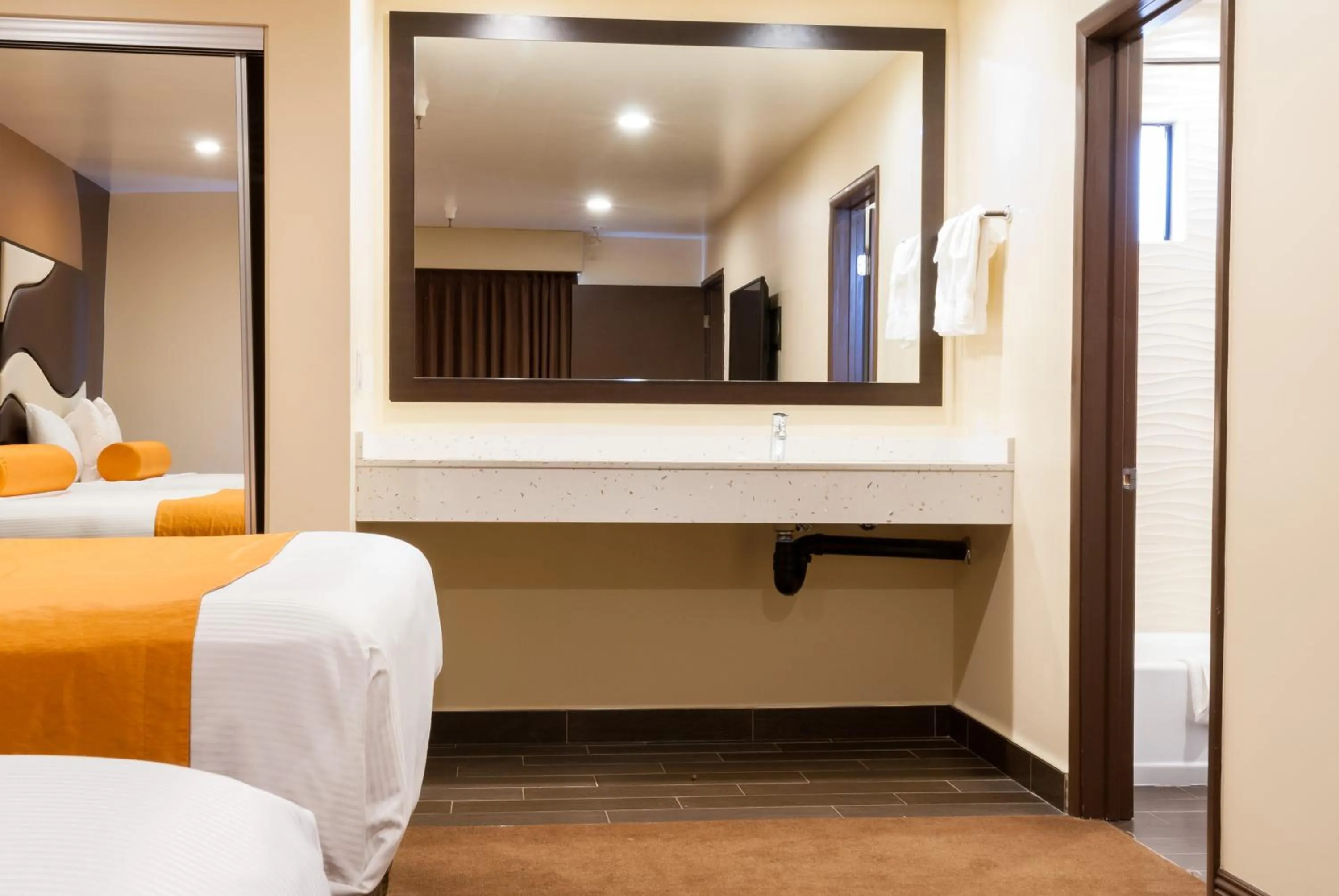 View (from property/room), Bed in Redondo Pier Inn