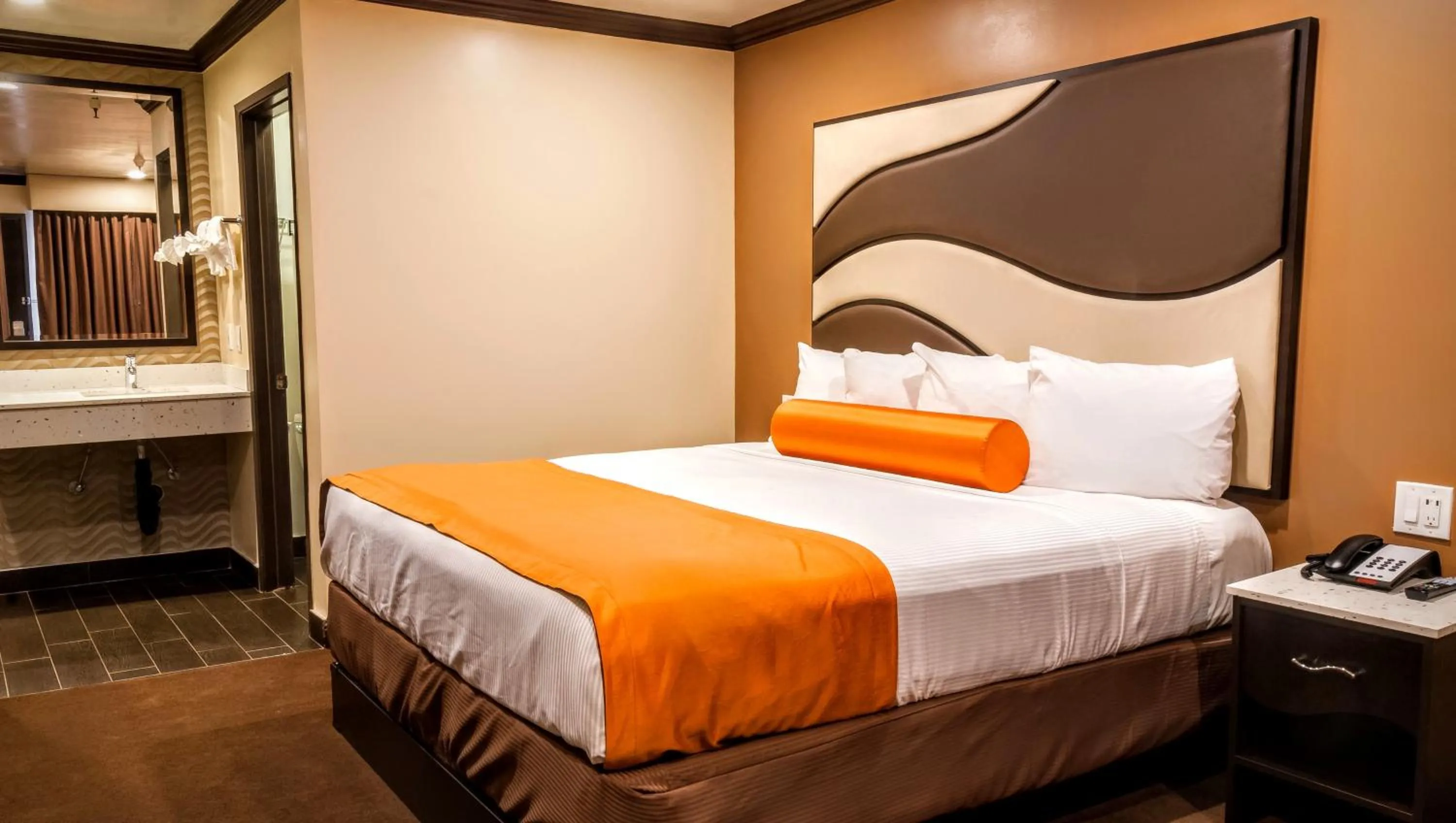 Bed in Redondo Pier Inn