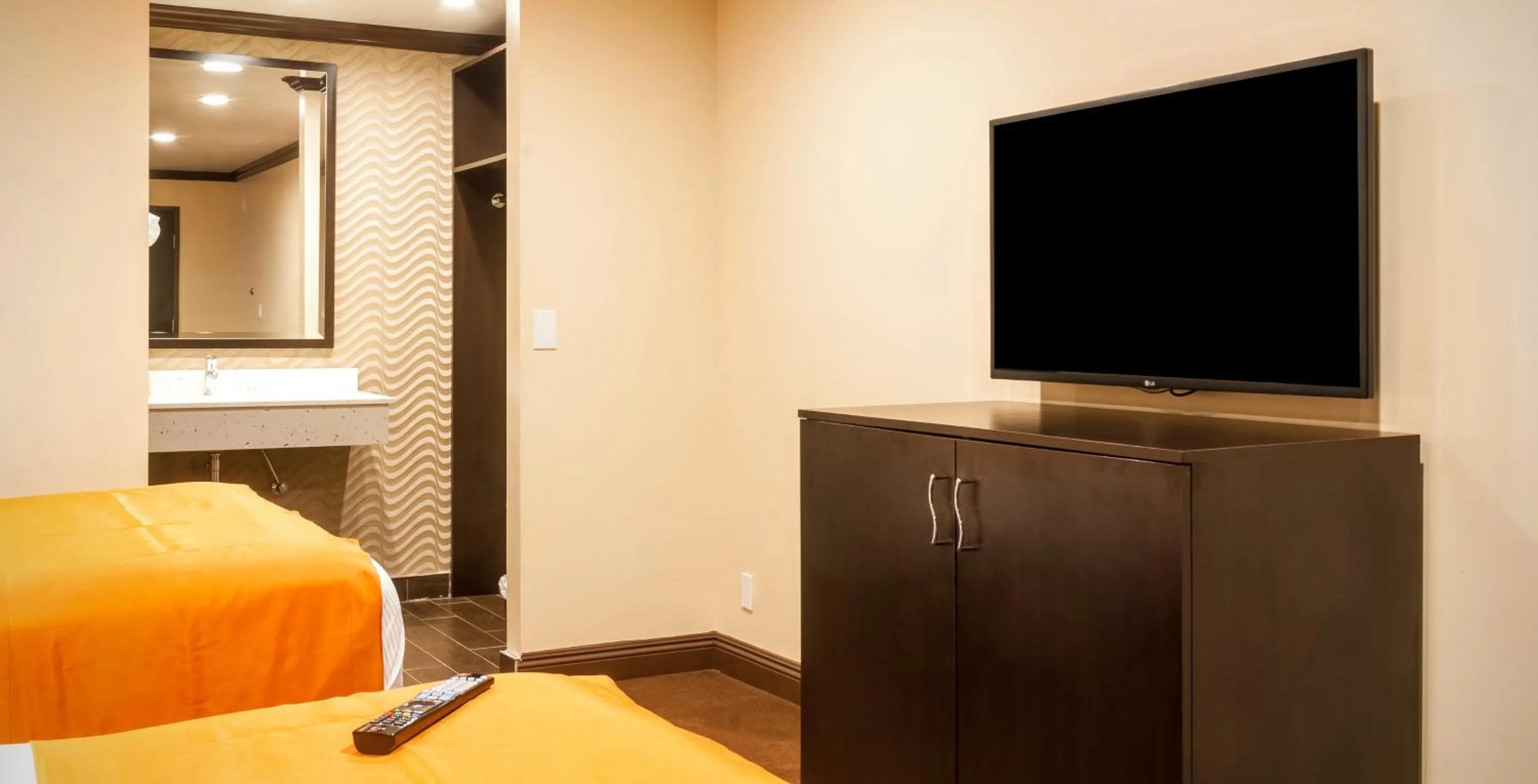 TV and multimedia in Redondo Pier Inn