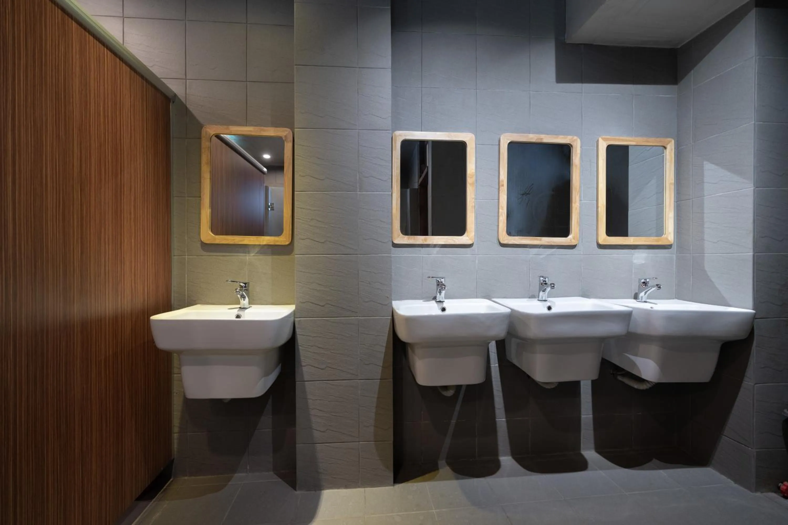 Toilet in 9 Hostel and Bar