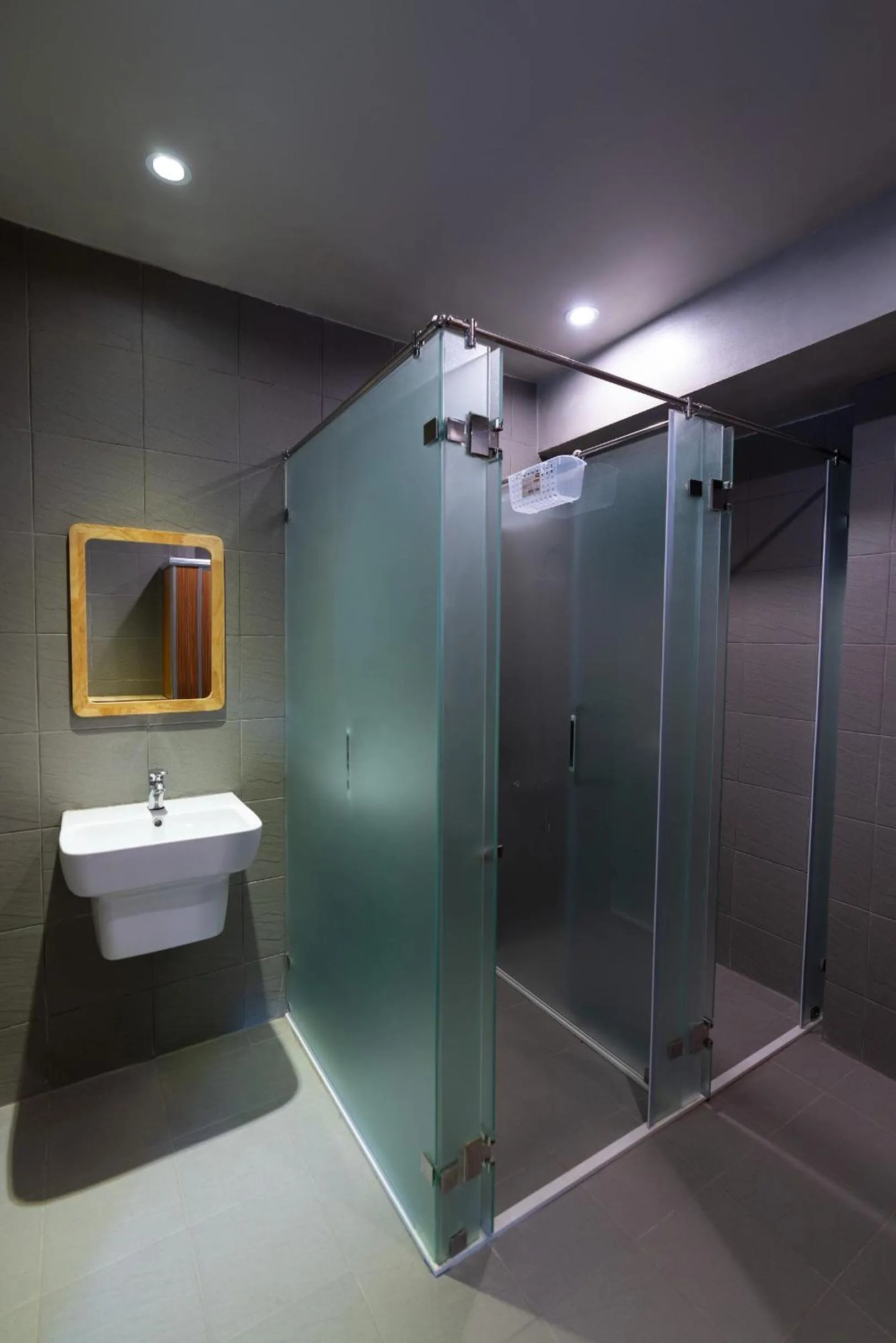 Bathroom in 9 Hostel and Bar