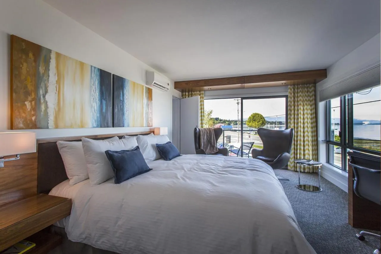 Bed in Qualicum Beach Inn