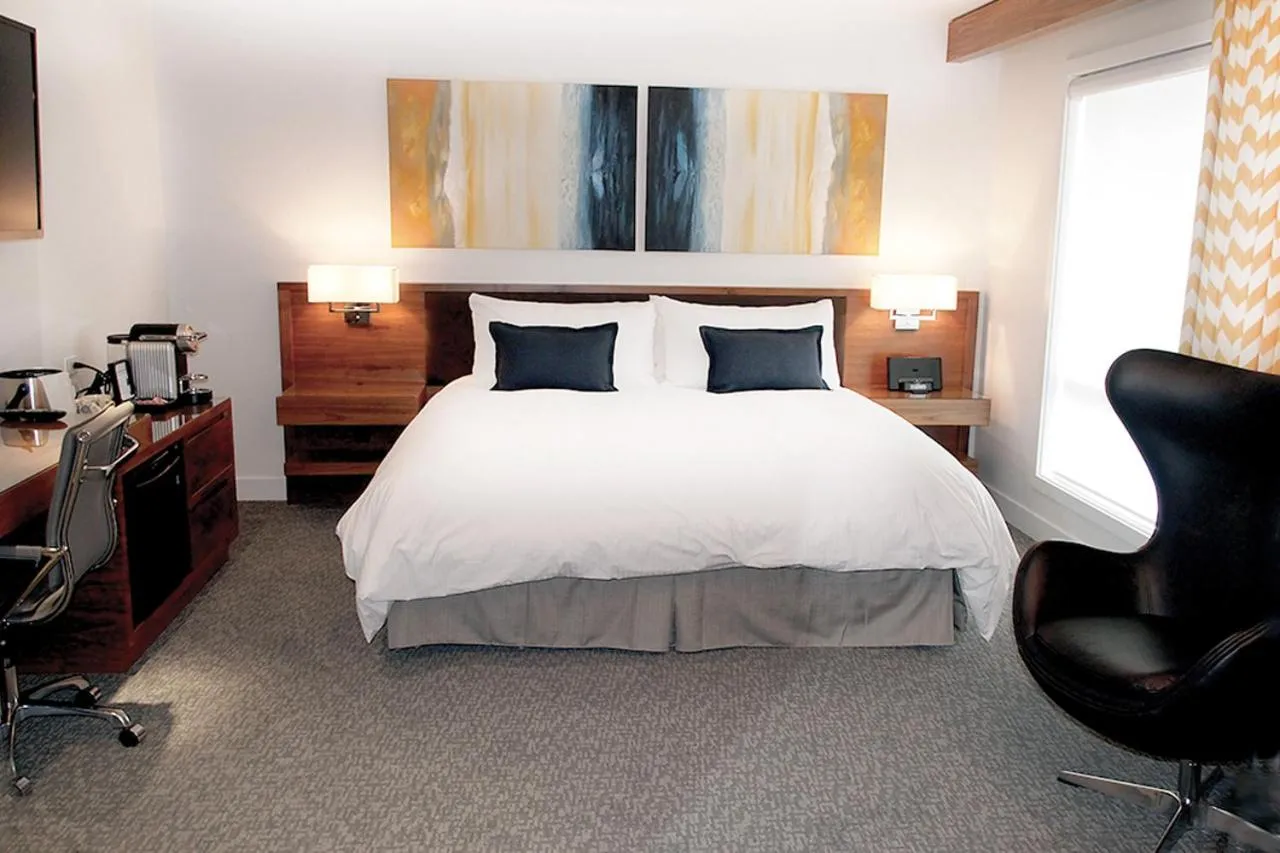 Bed in Qualicum Beach Inn