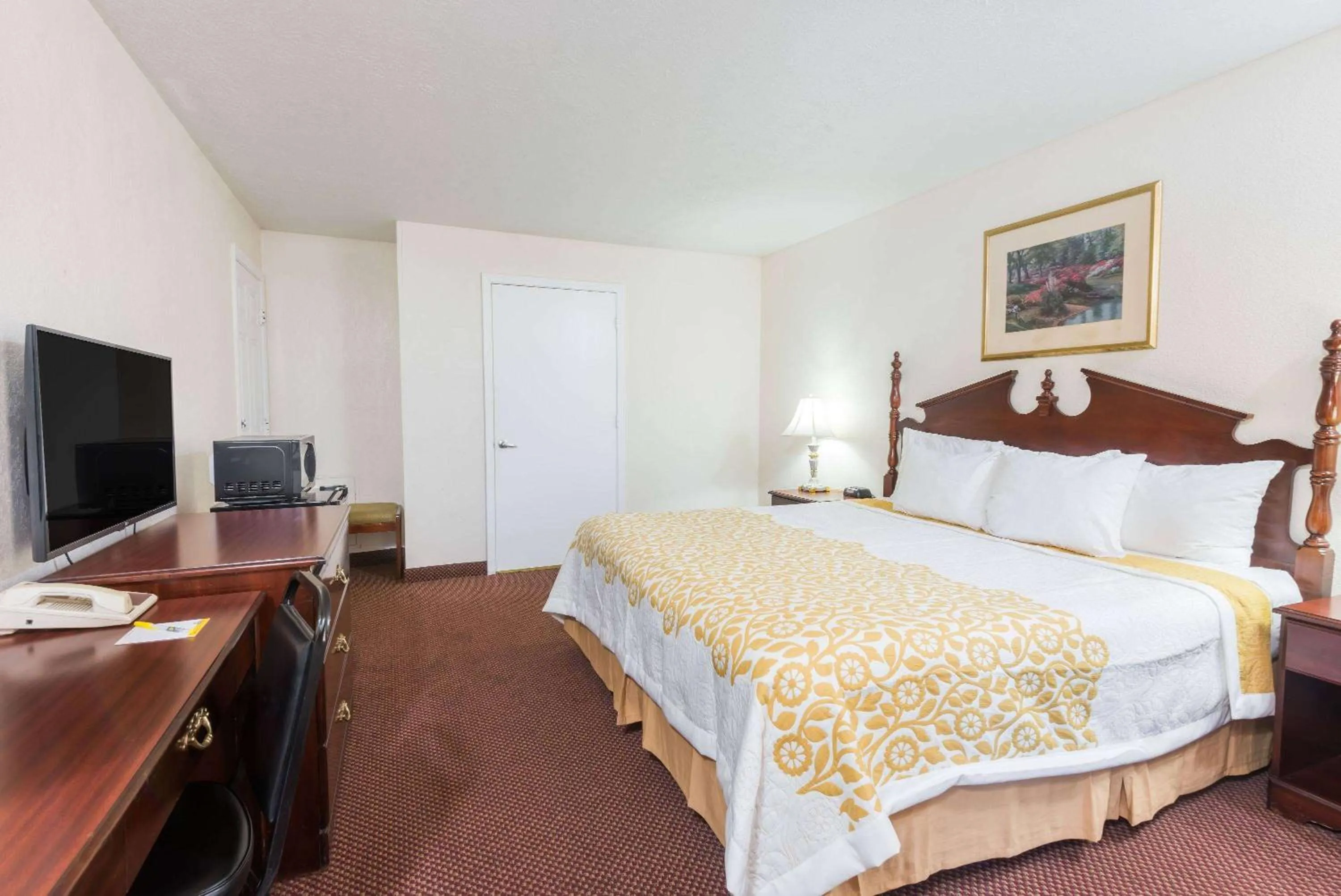 Photo of the whole room, Bed in Days Inn by Wyndham Amherst