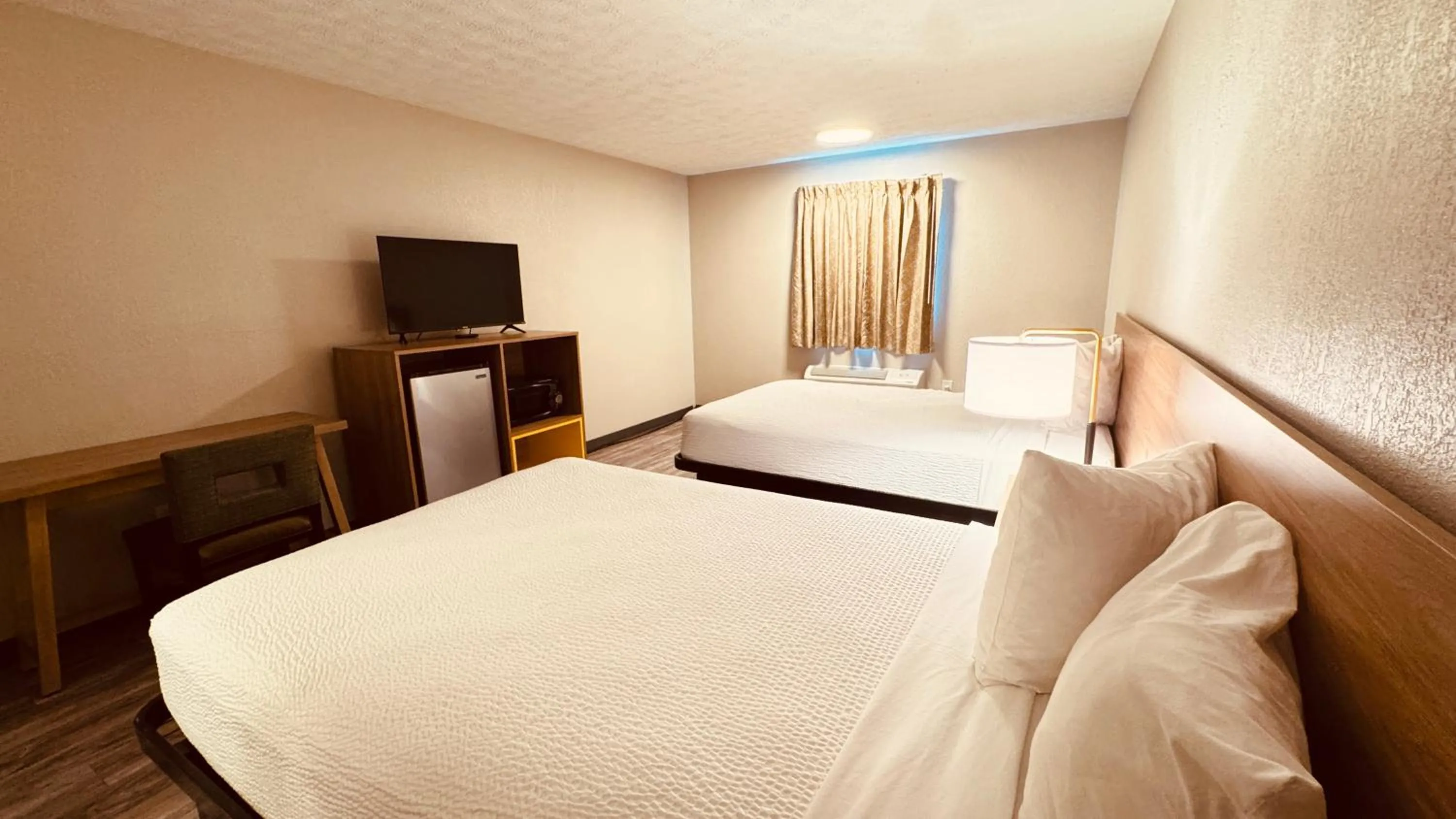 Bedroom, Bed in Days Inn by Wyndham Amherst