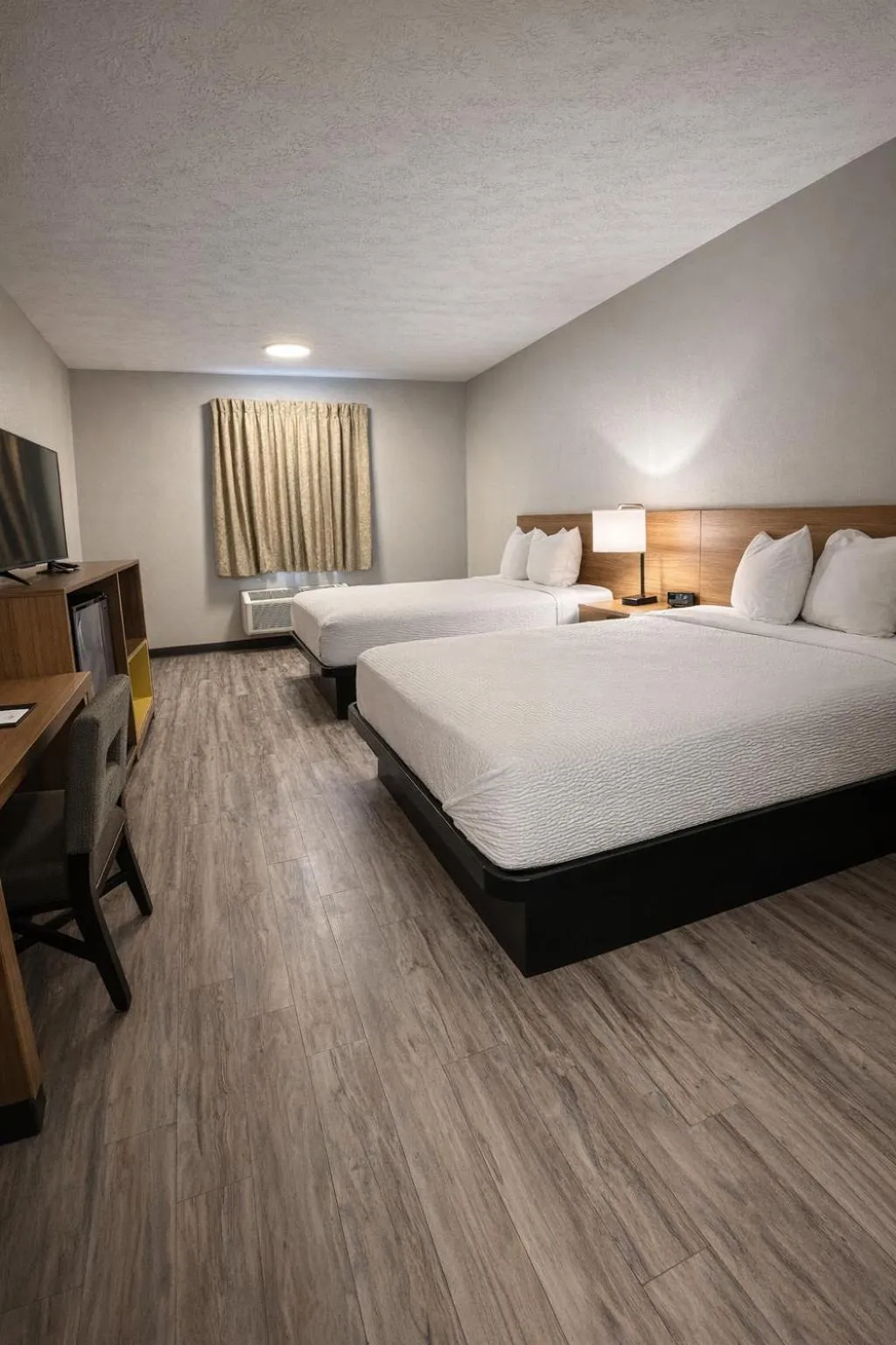 Communal lounge/ TV room, Bed in Days Inn by Wyndham Amherst