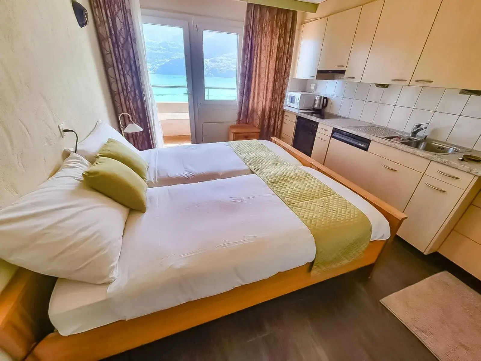 Studio with Lake View in Hotel Lakeview bei Interlaken Studio with Lake View in Hotel Lakeview bei Interlaken