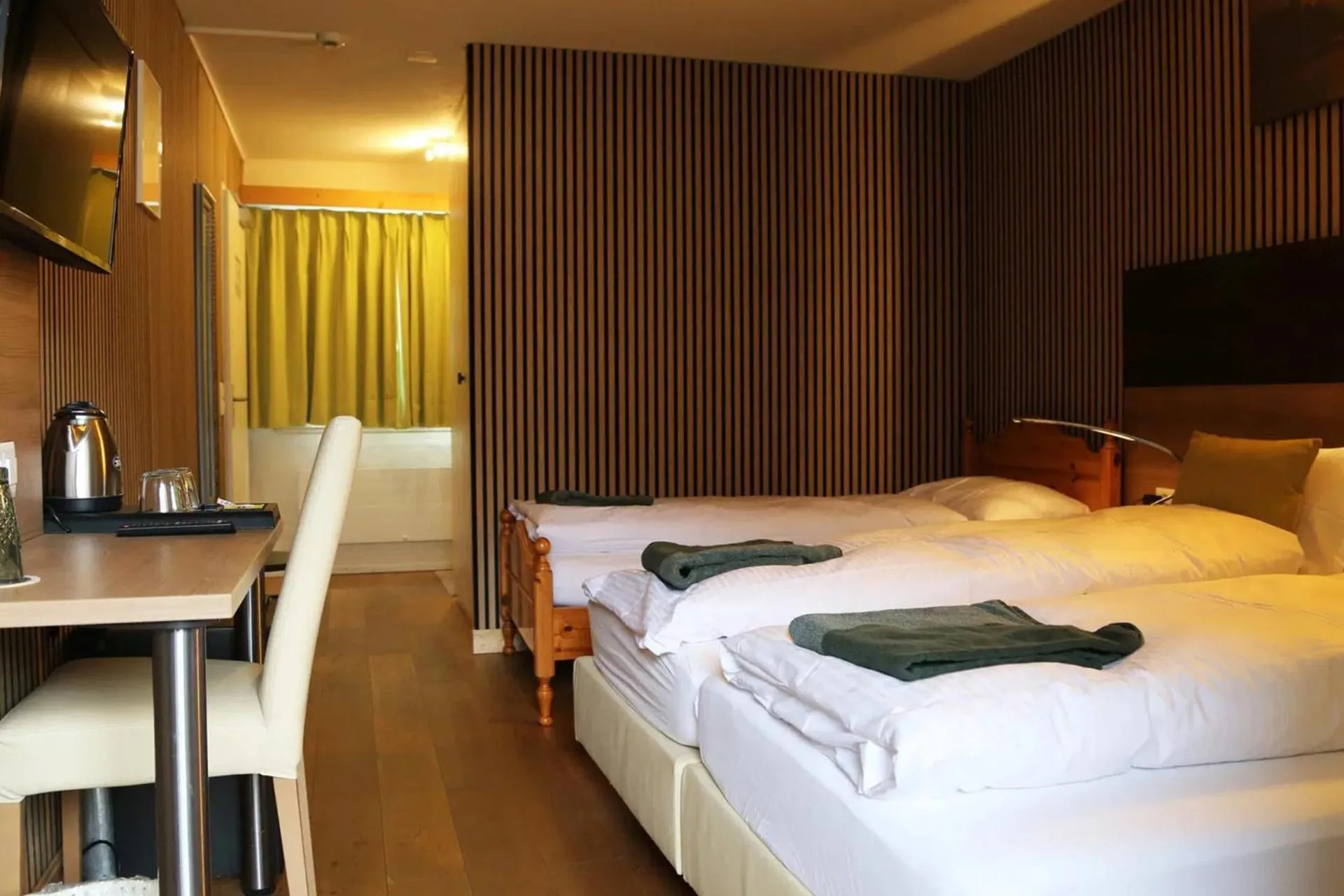 Bed in Hotel Lakeview bei Interlaken