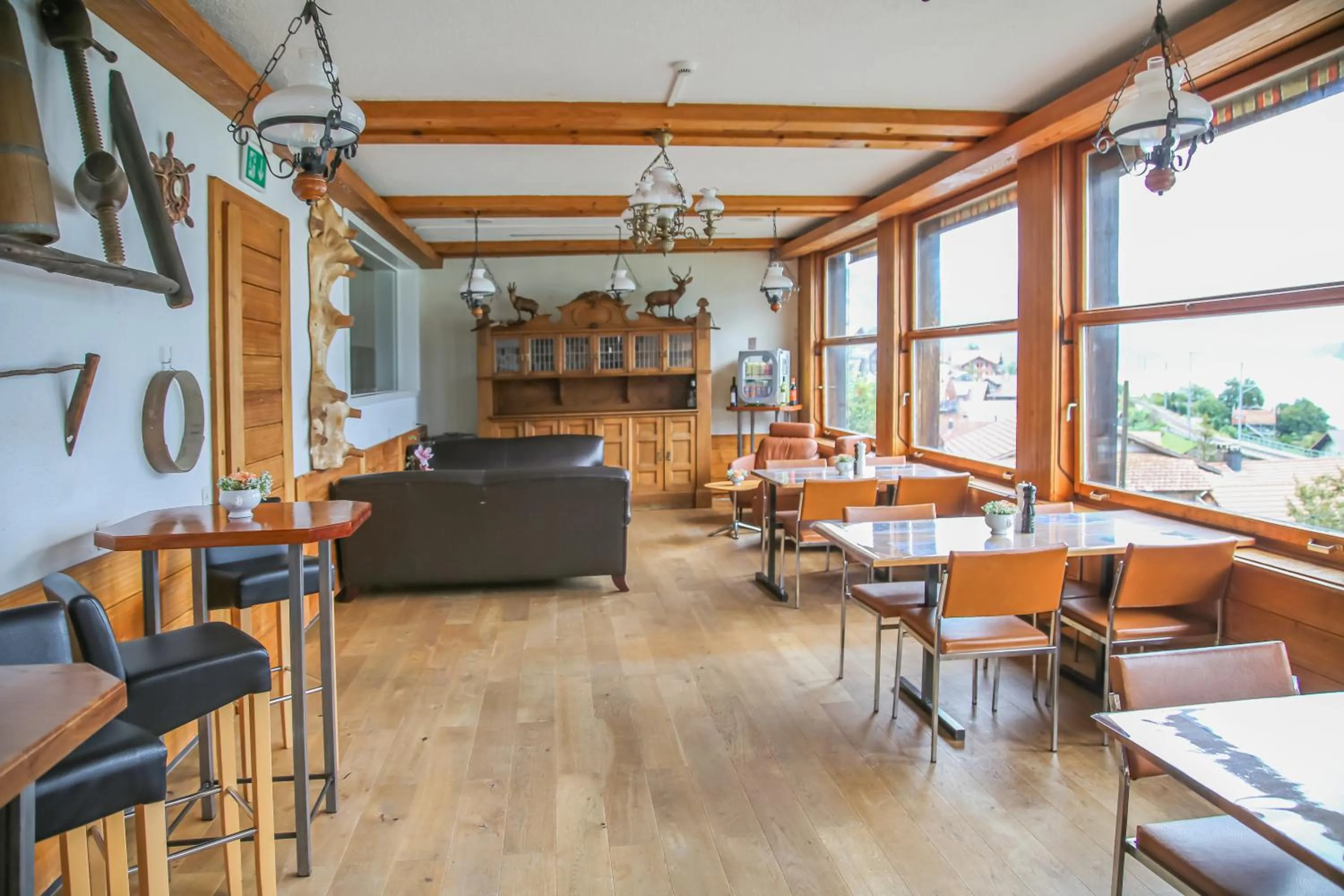 Lounge or bar in Hotel Lakeview bei Interlaken