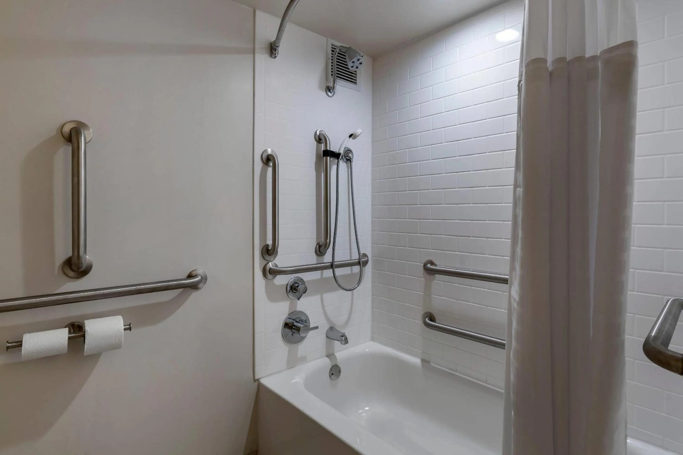 Bedroom in Quality Inn Lexington -Horse Park