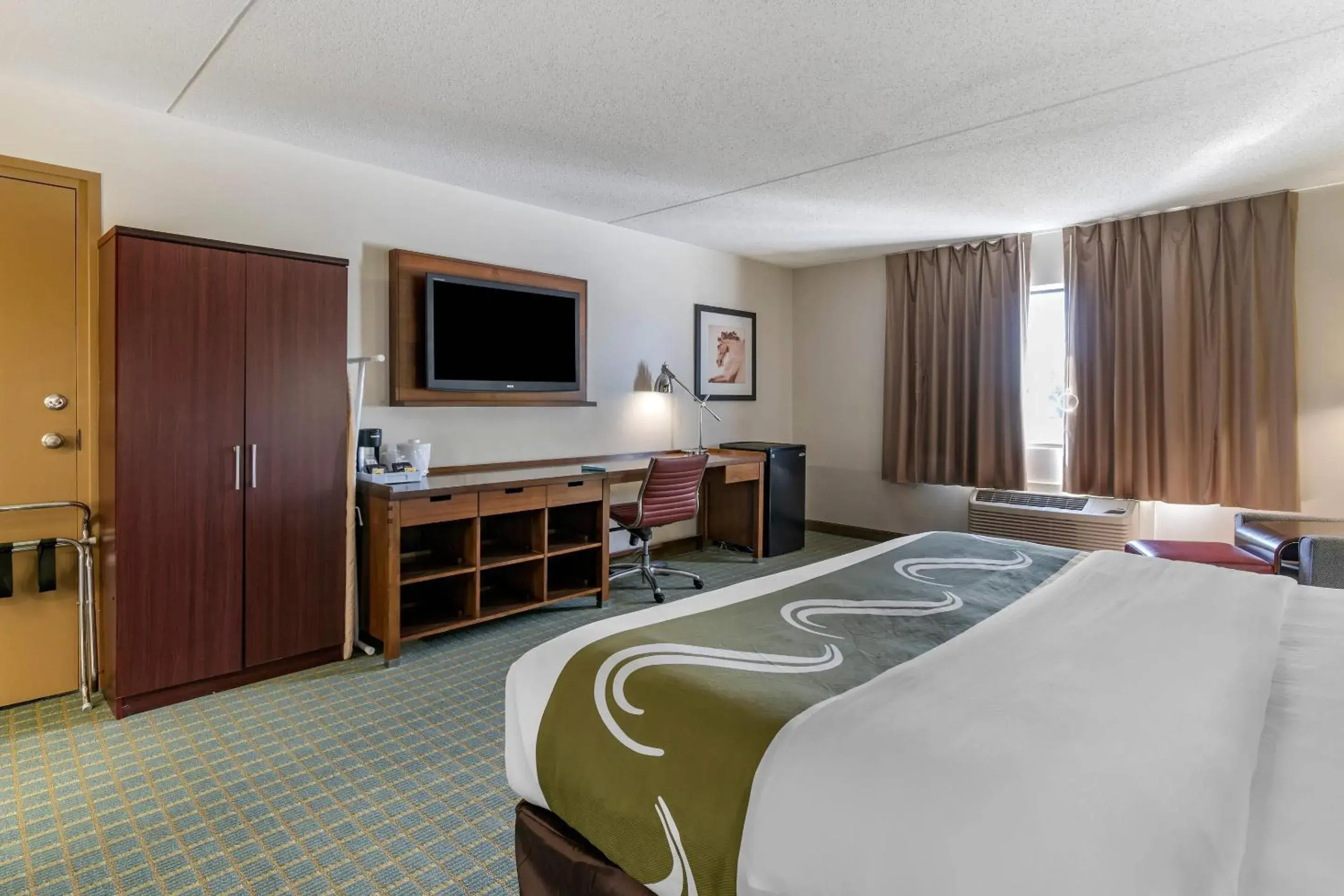 King Room Upgrade - Accessible/Non Smoking in Quality Inn Lexington -Horse Park King Room Upgrade - Accessible/Non Smoking in Quality Inn Lexington -Horse Park