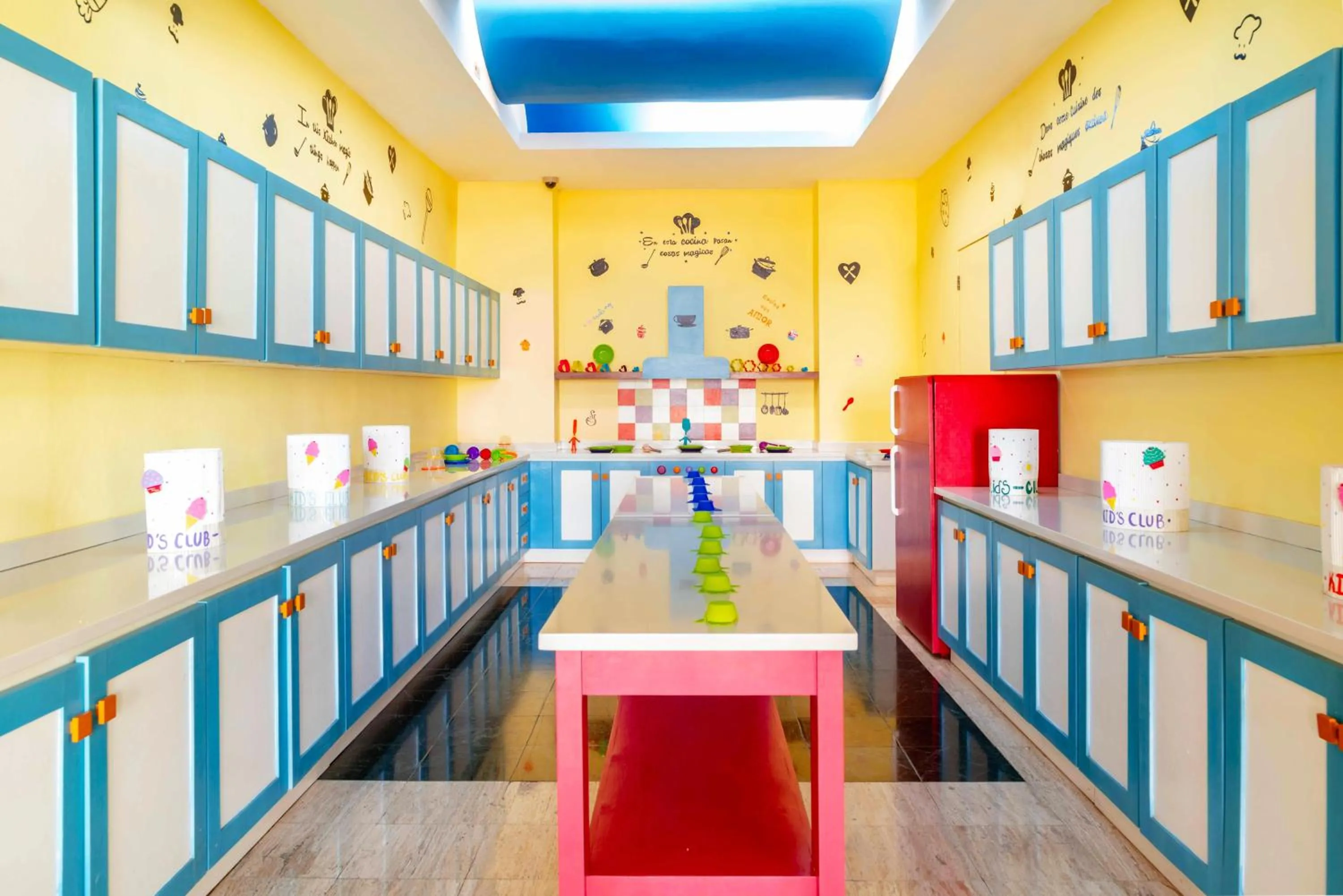 children in Oasis Palm - All Inclusive