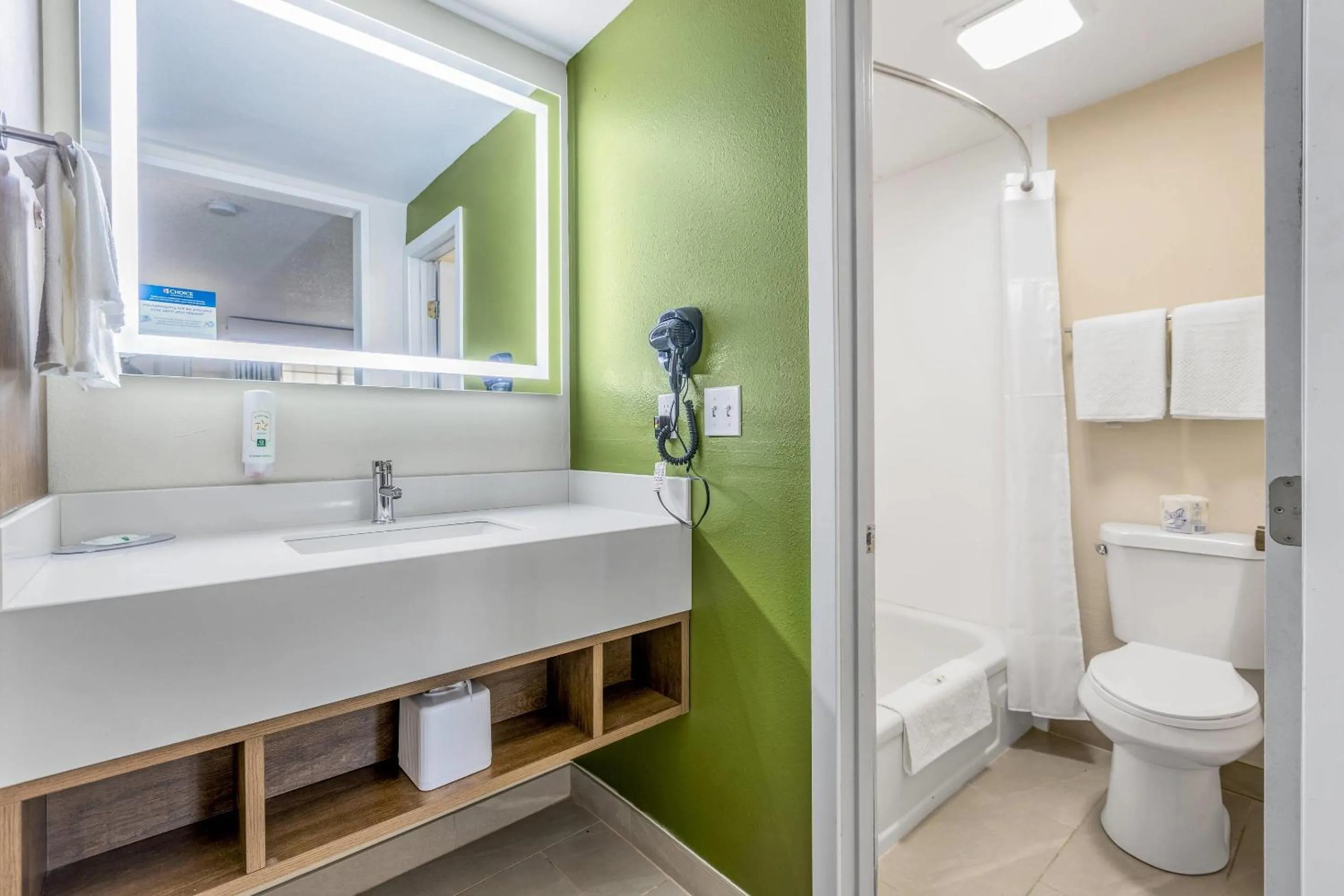 Bedroom in Quality Inn