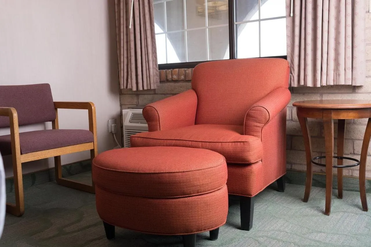 Queen Room in Eldorado Inn