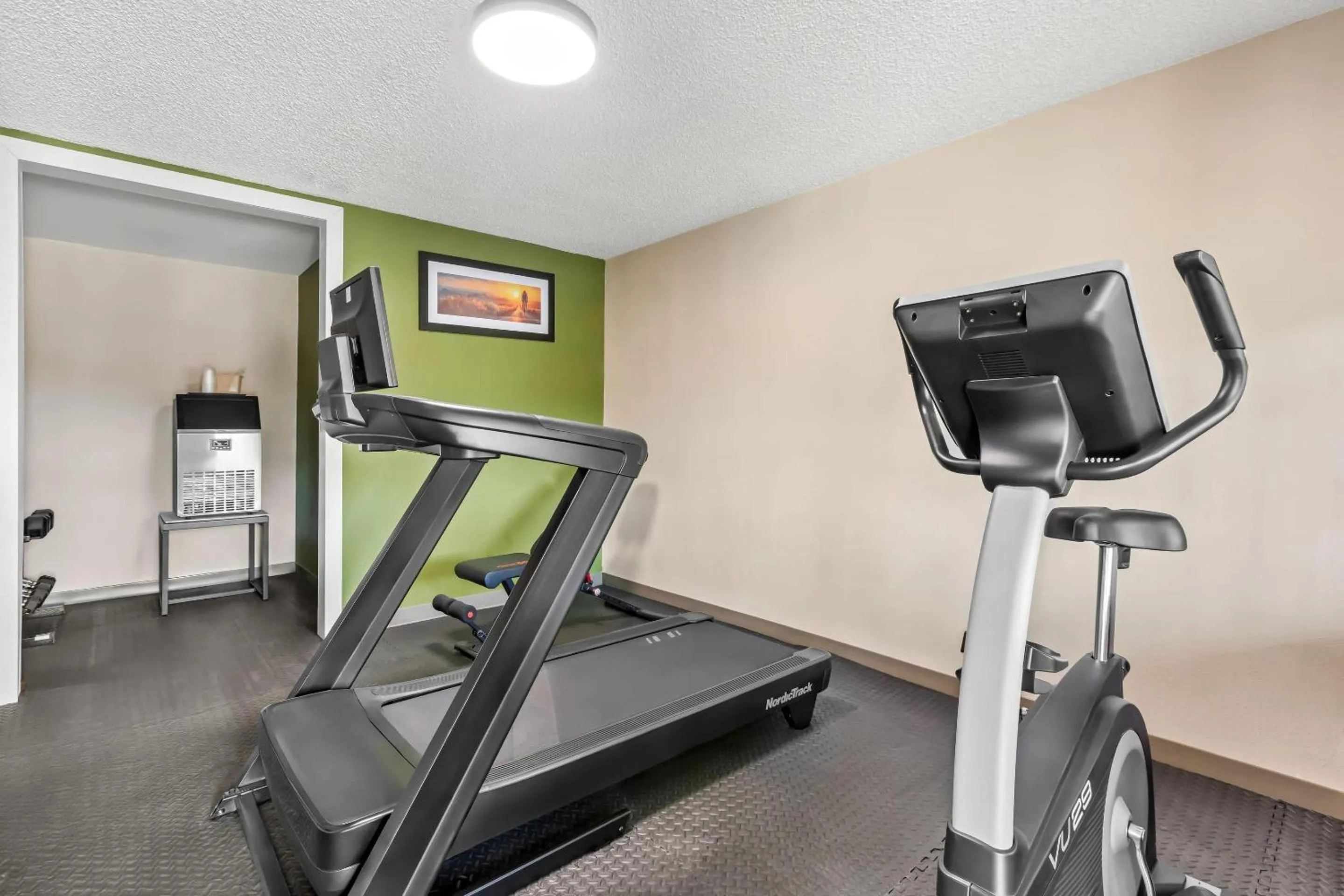 Fitness centre/facilities in Quality Inn