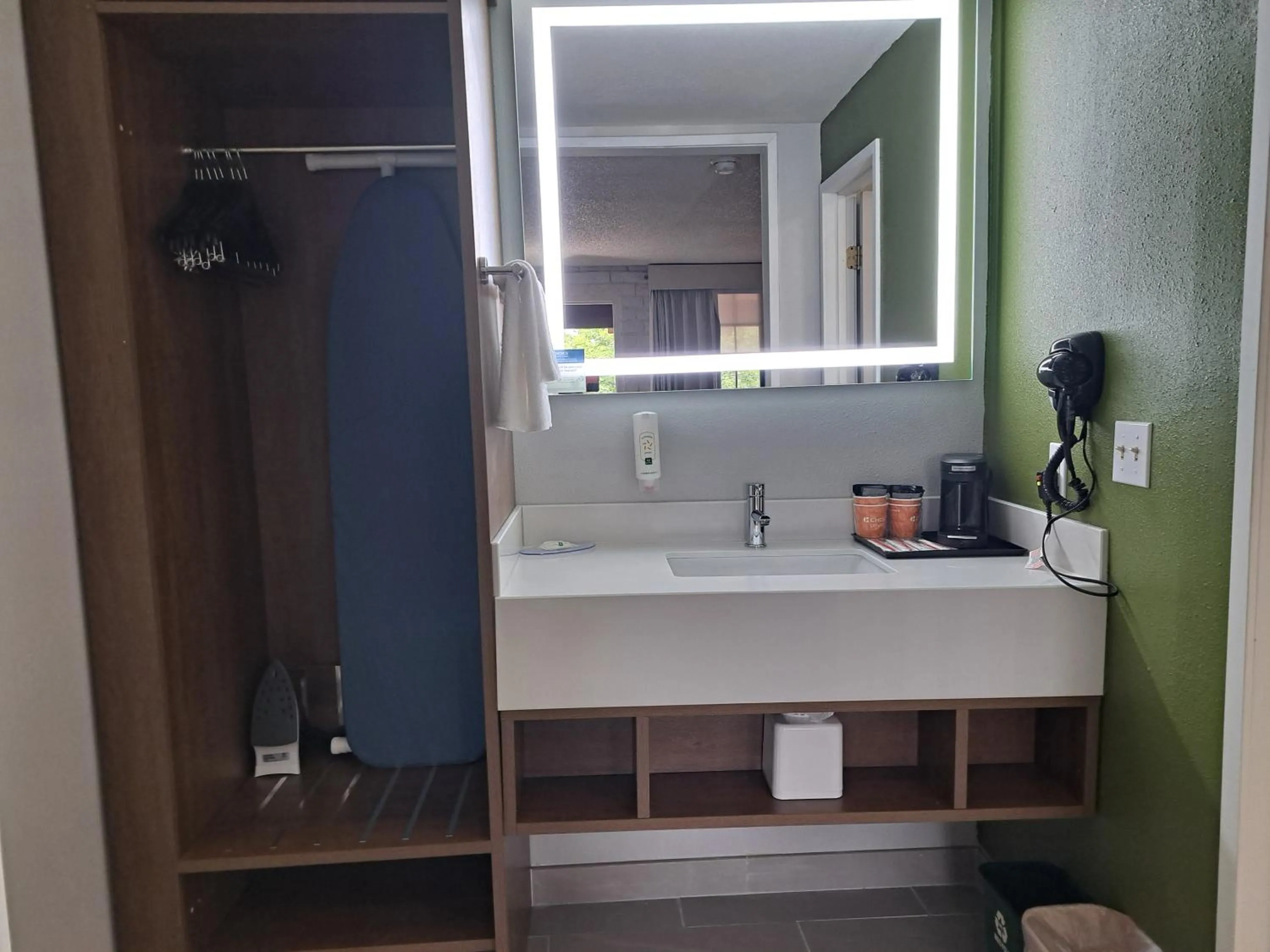 Coffee/tea facilities in Quality Inn