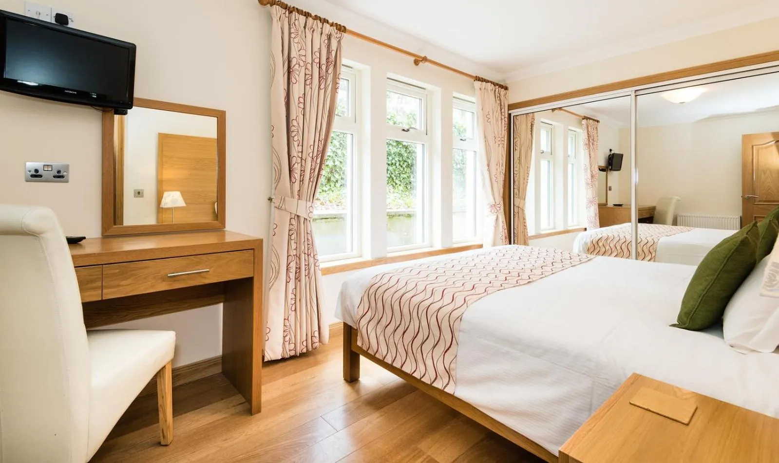 Bed in The Claymore Guest House