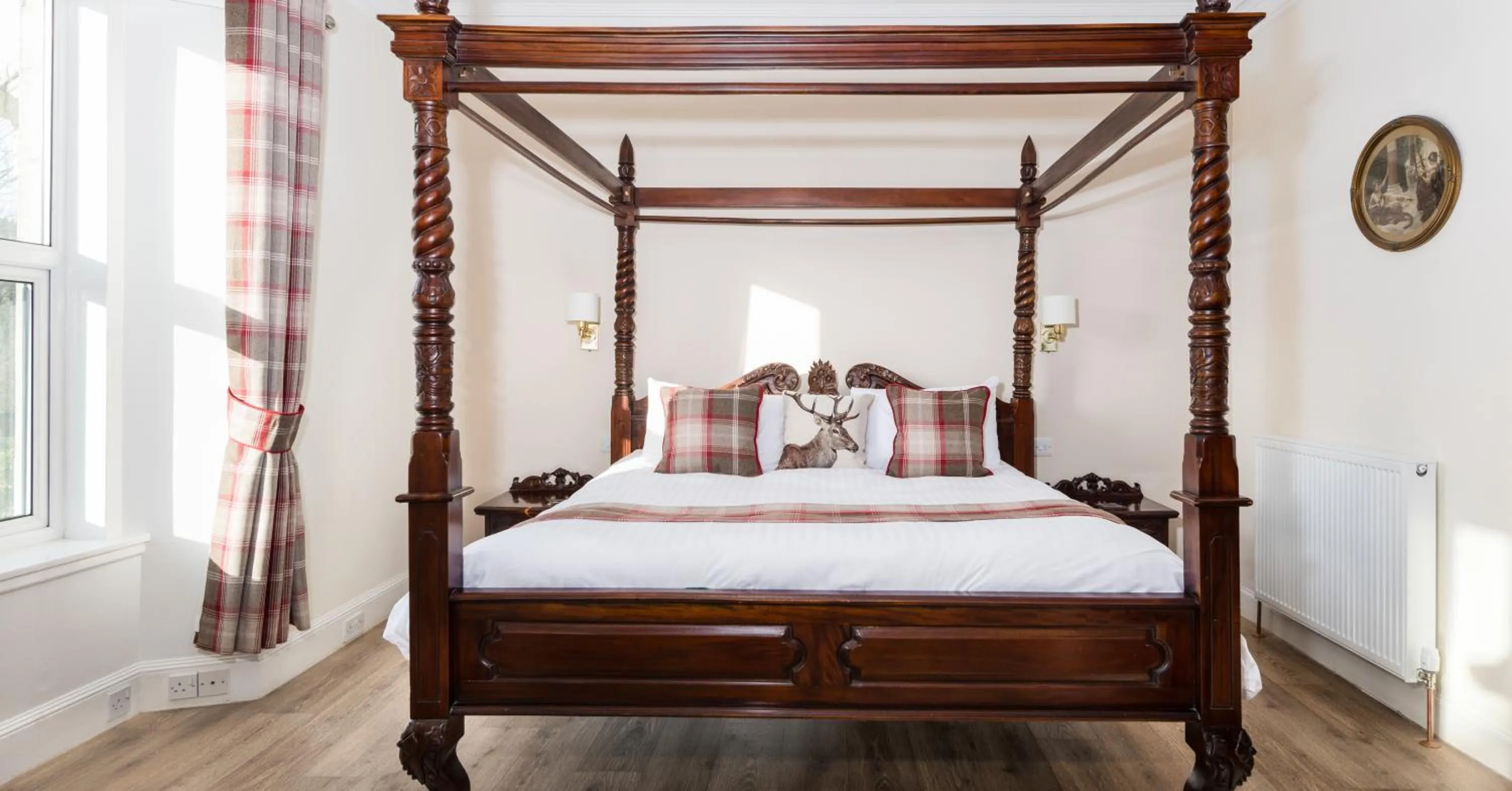 Bed in The Claymore Guest House